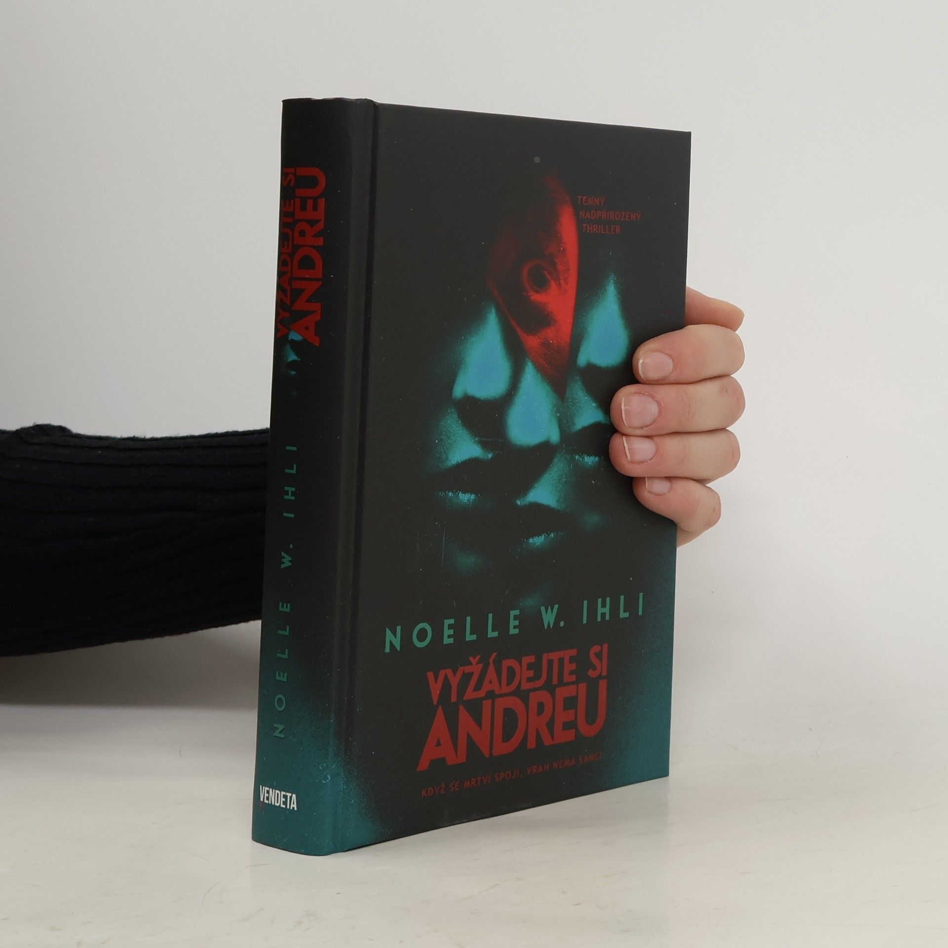Noelle W. Ihli Vyžádejte si Andreu