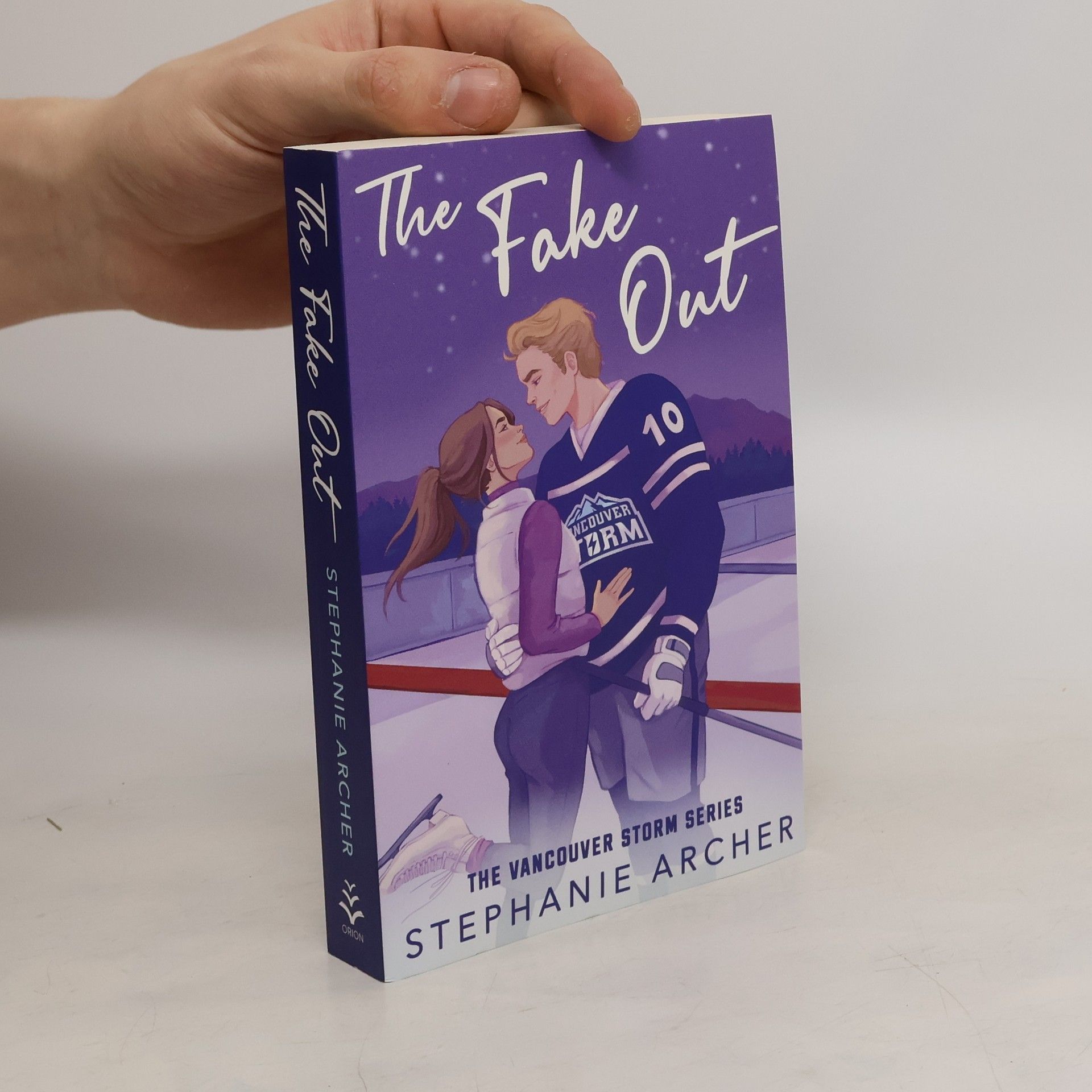 Stephanie Archer The Fake Out