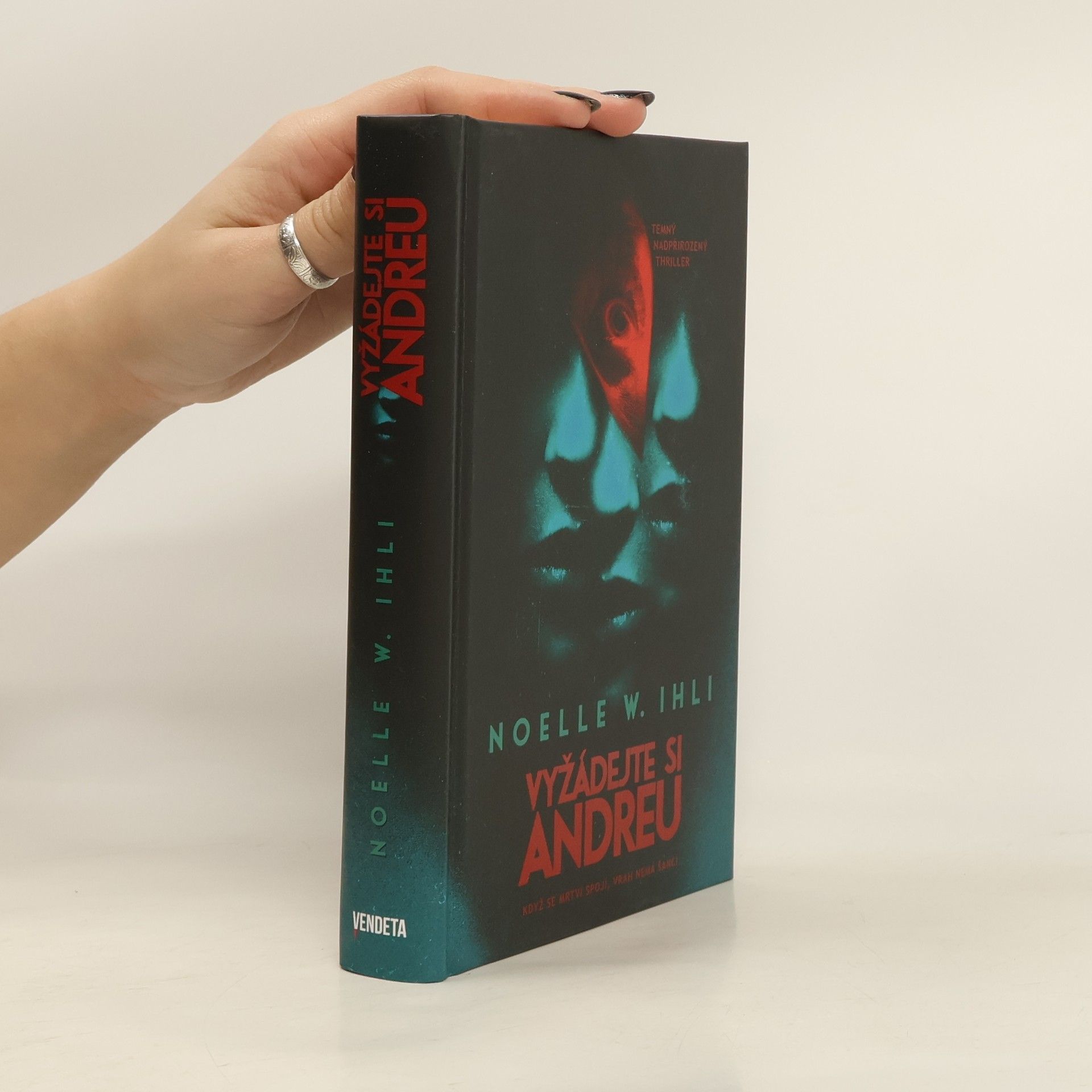 Noelle W. Ihli Vyžádejte si Andreu
