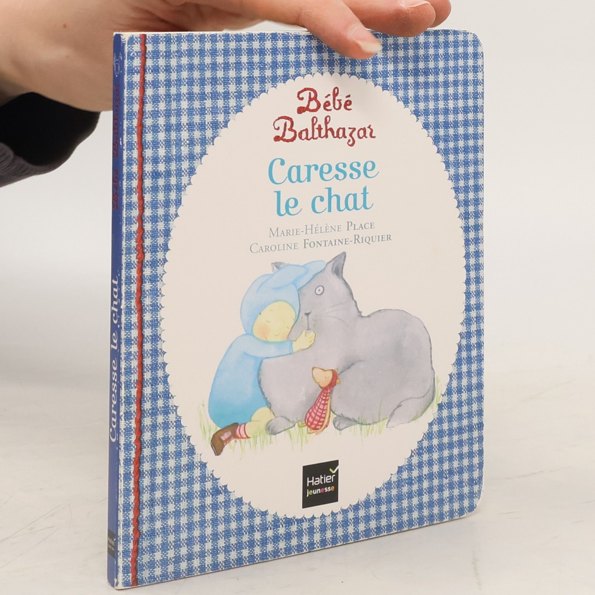 Bébé Balthazar Caresse le chat