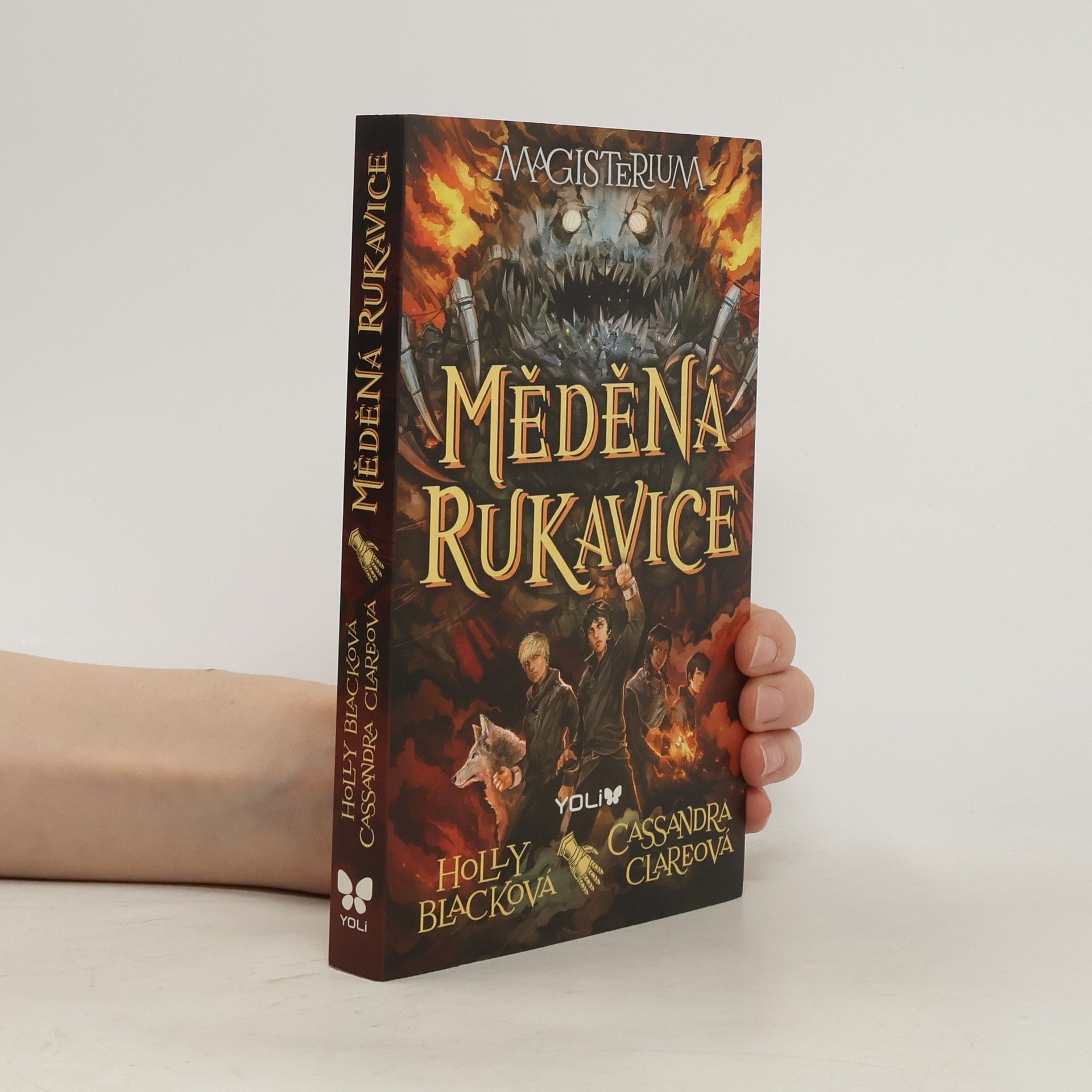 Holly Black Magisterium. Měděná rukavice.