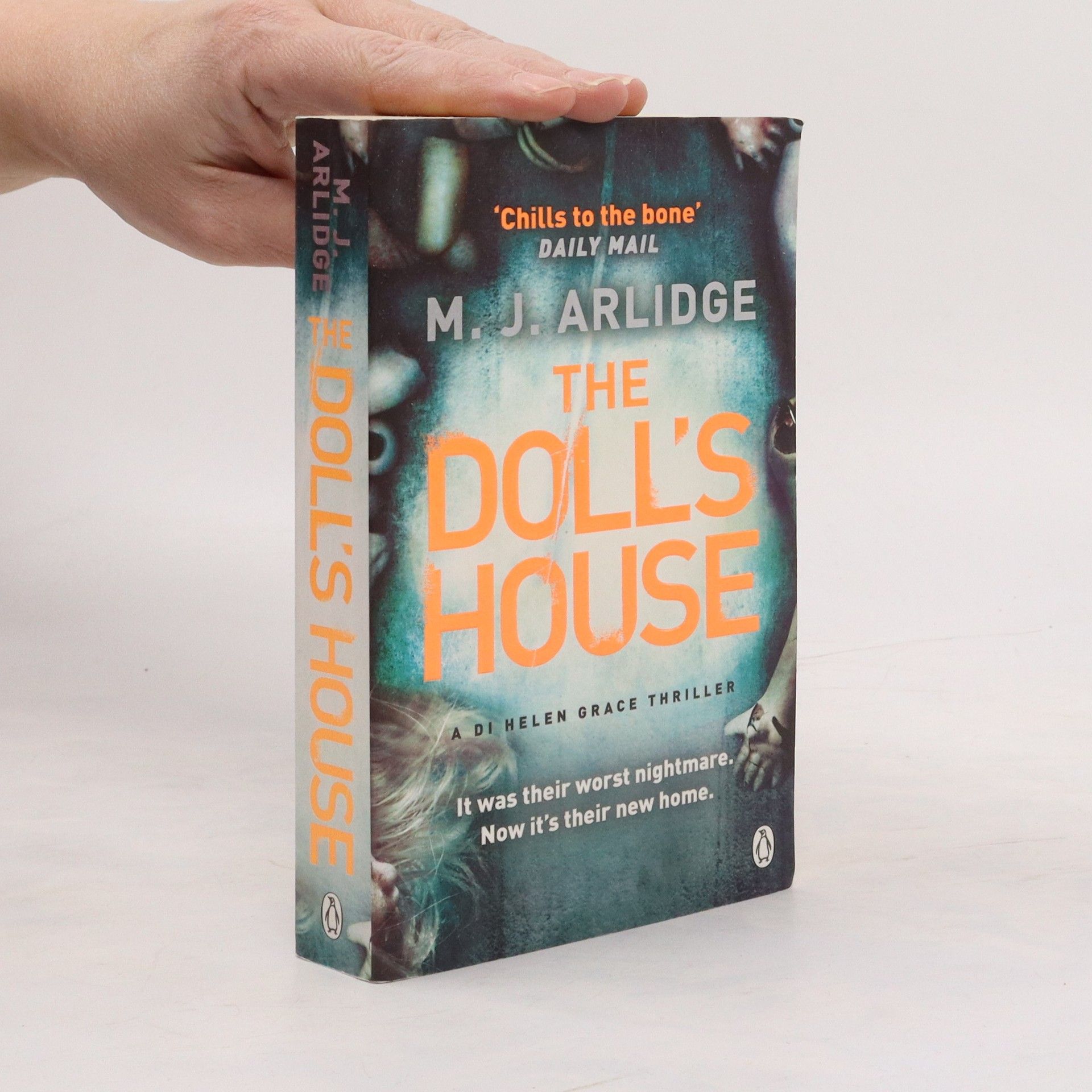 M. J. Arlidge The Doll's House