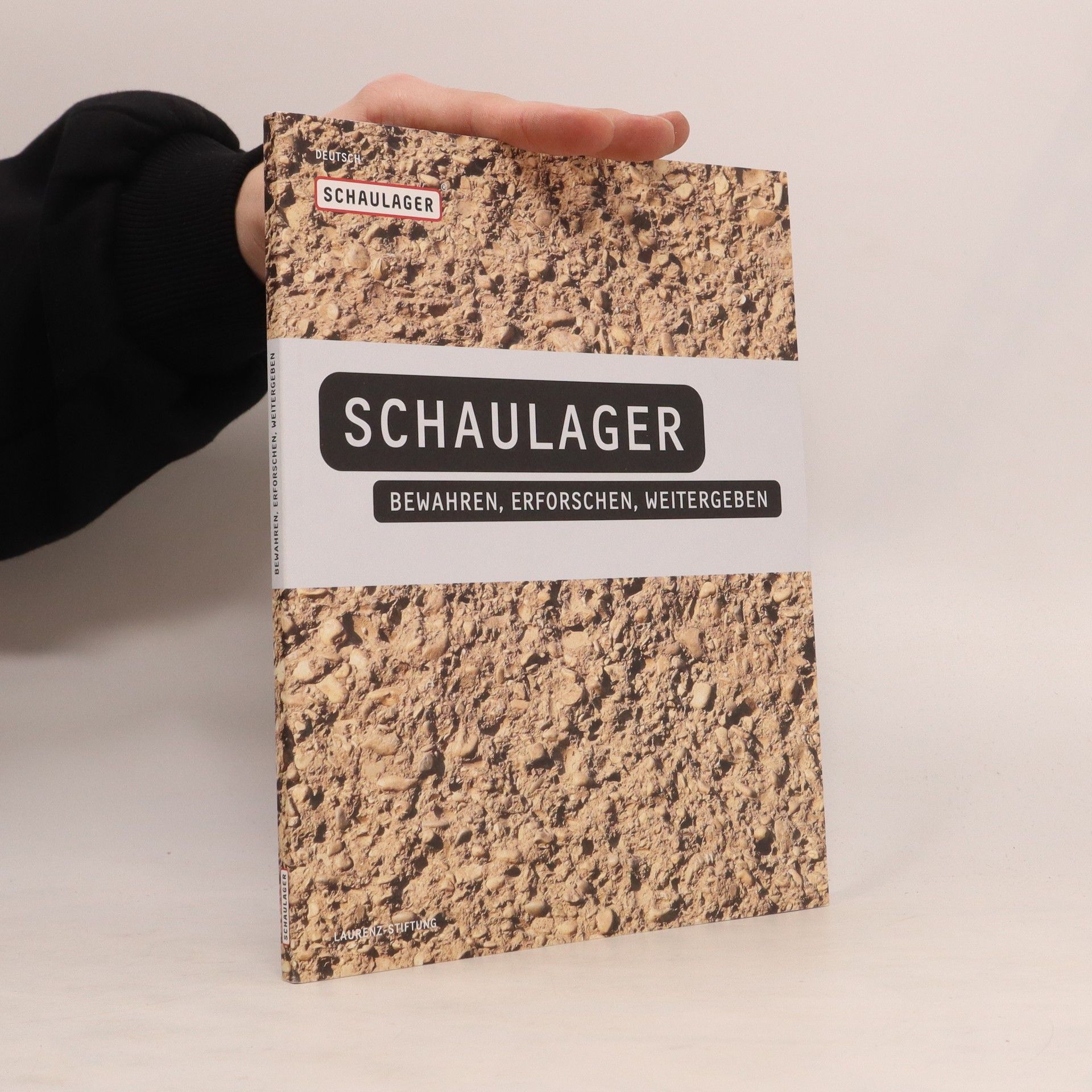 Claire Hoffmann Schaulager - bewahren,  erforschen,  weitergeben