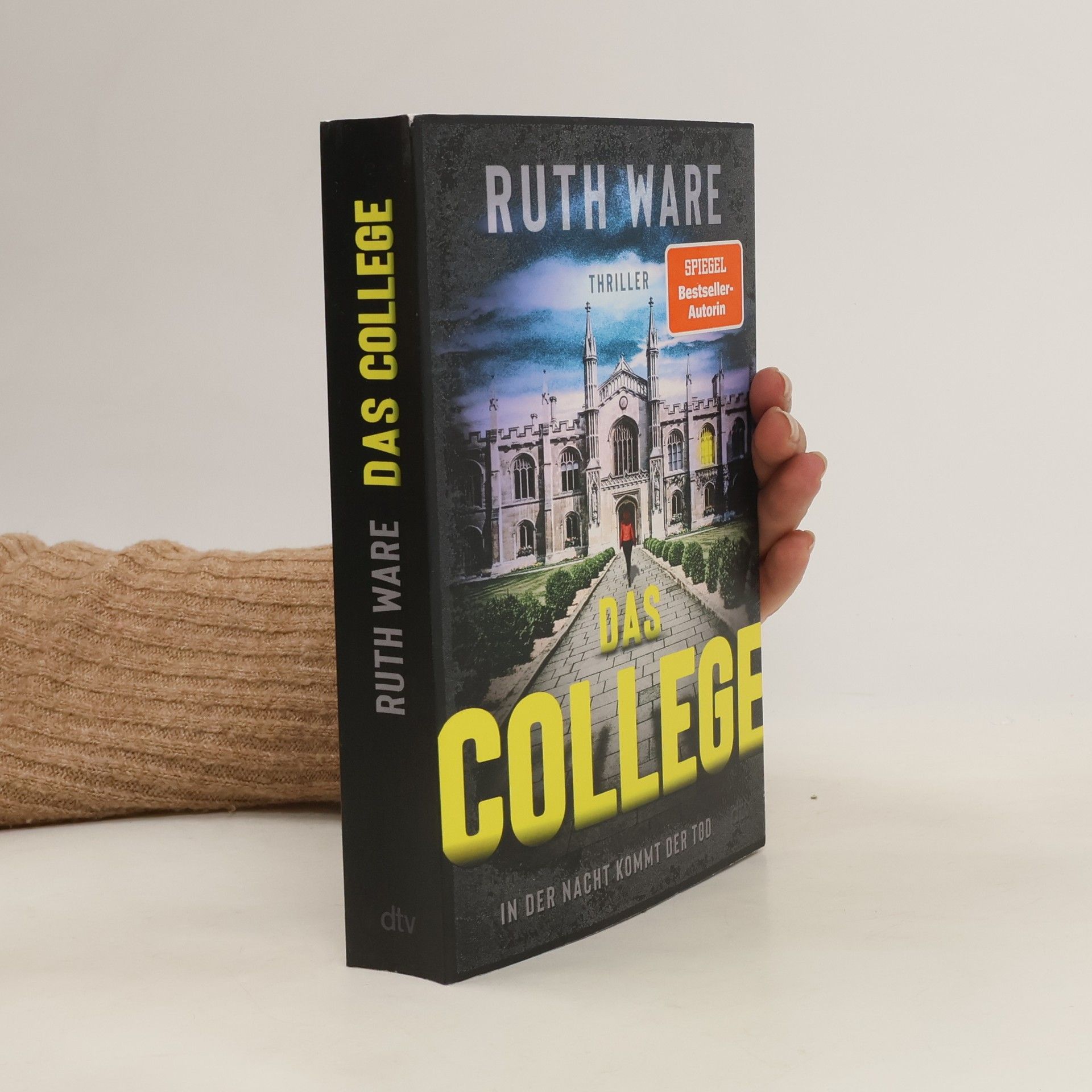 Ruth Ware Das College