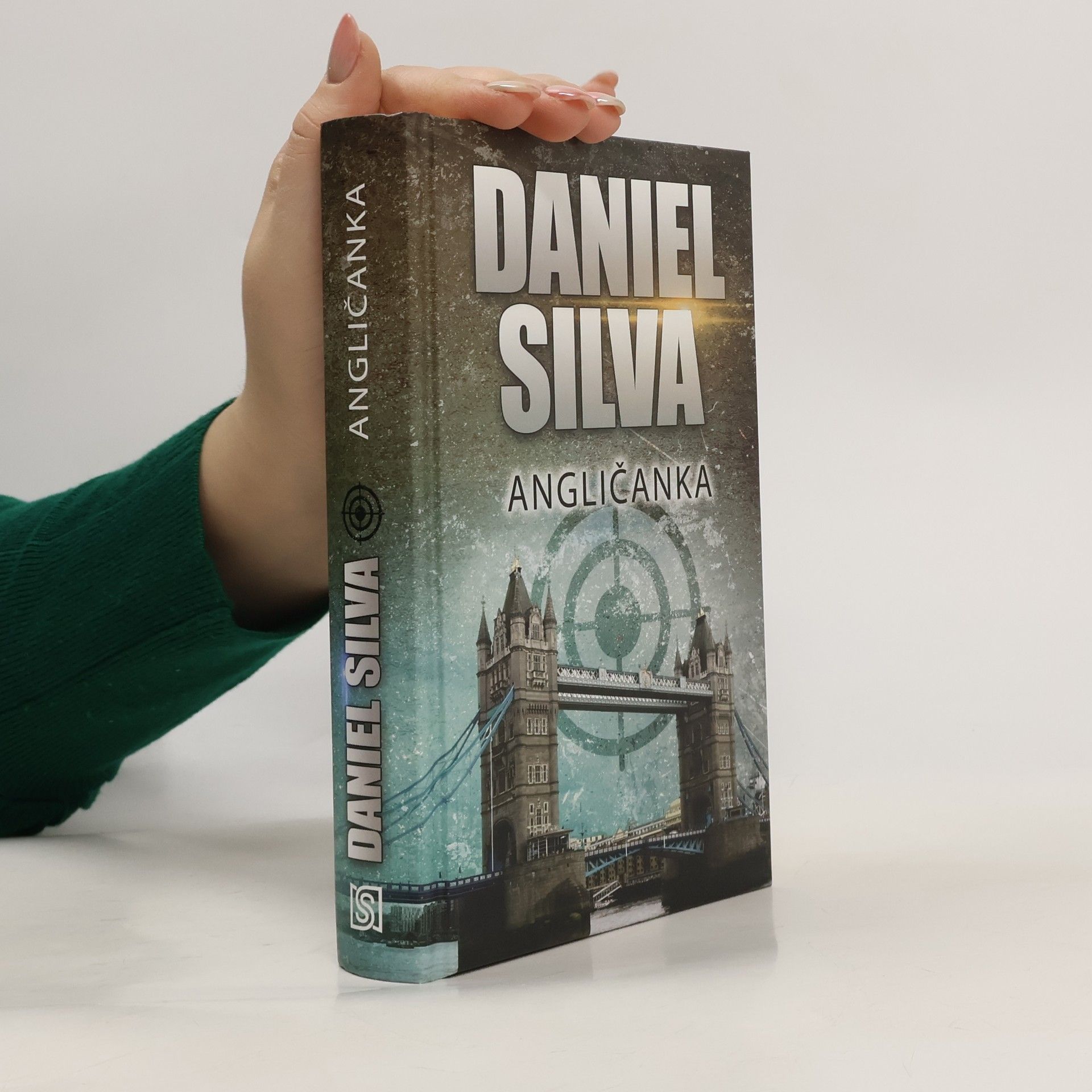 Daniel Silva Angličanka