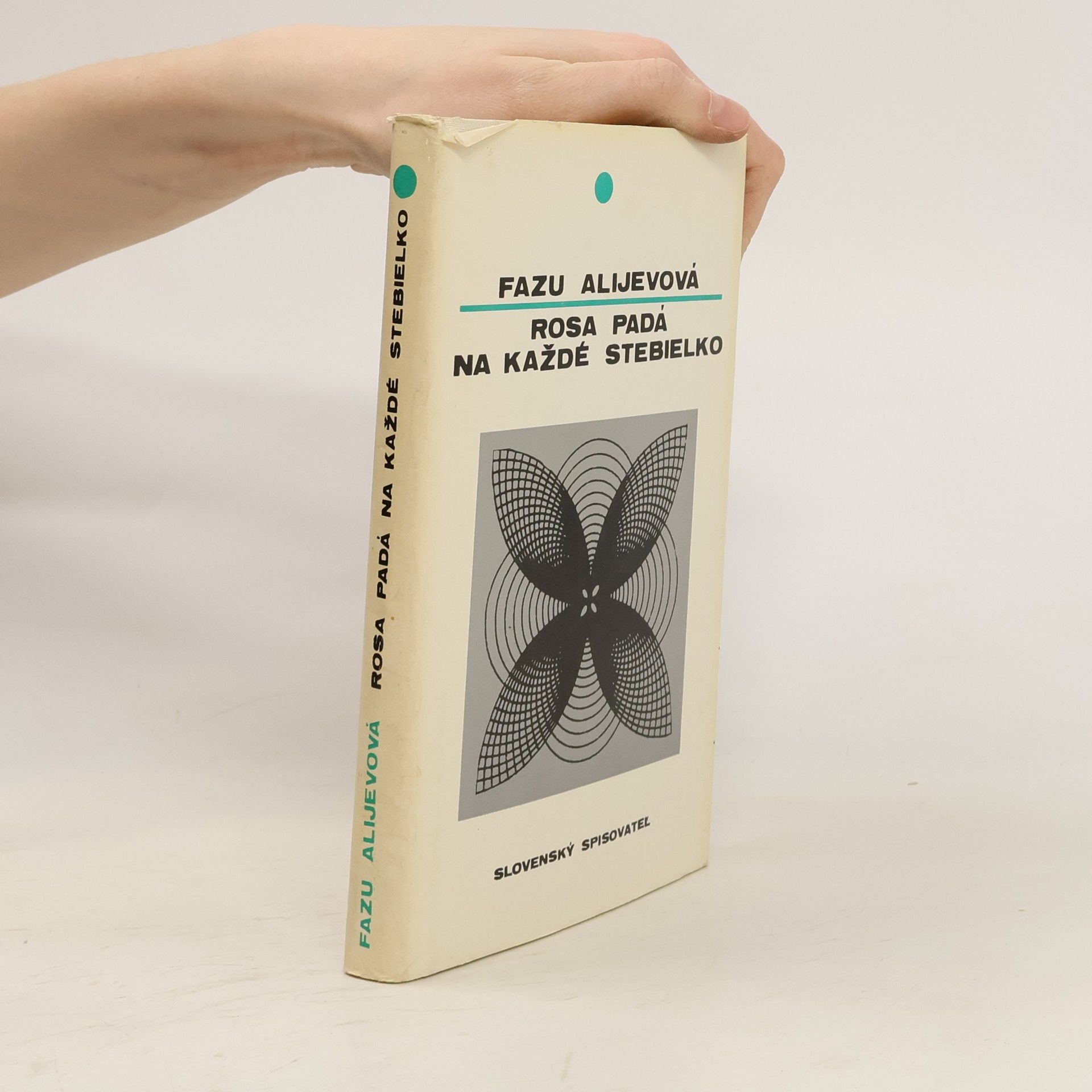 Fazu Alijevová Rosa padá na každé stebielko