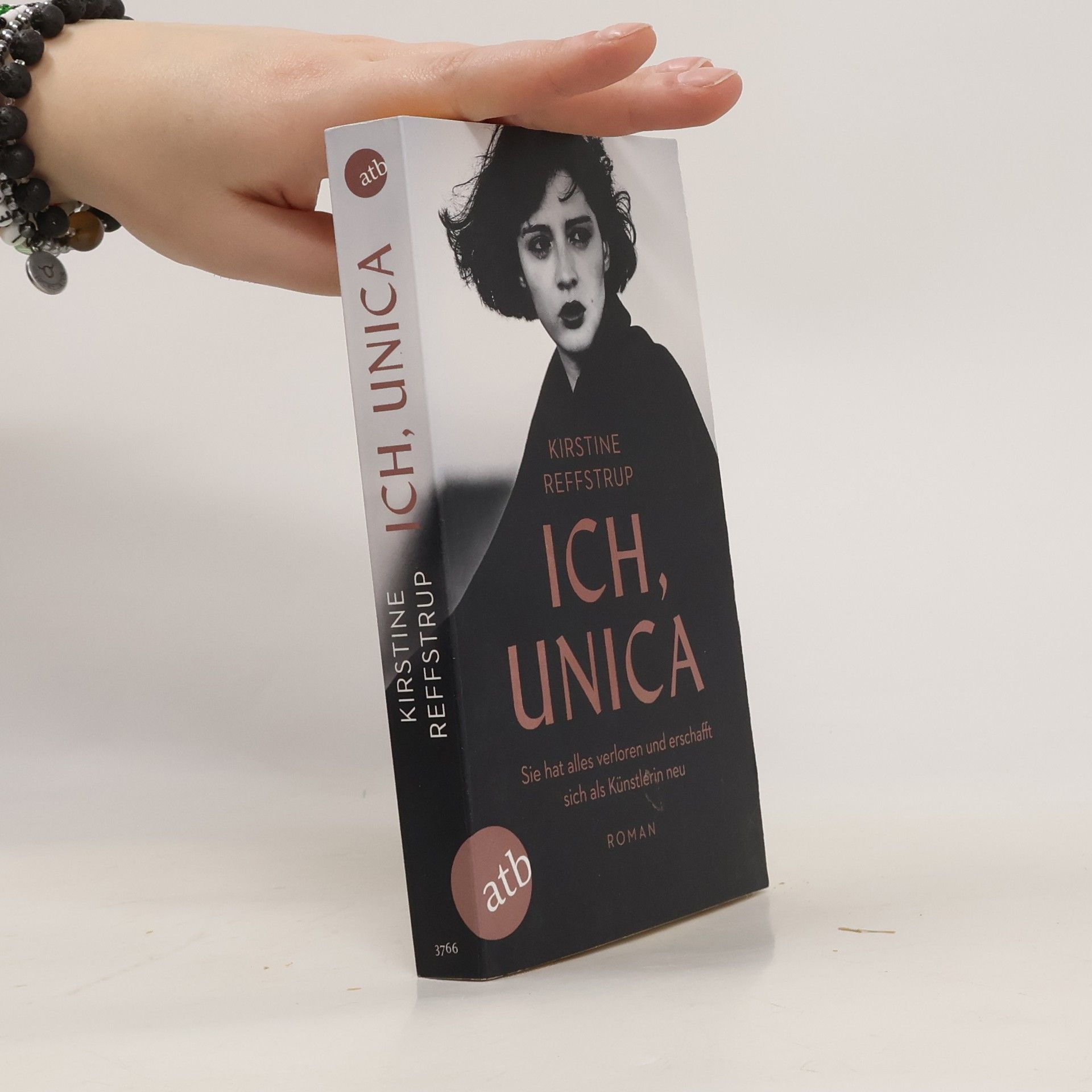 Kirstine Reffstrup Ich, Unica