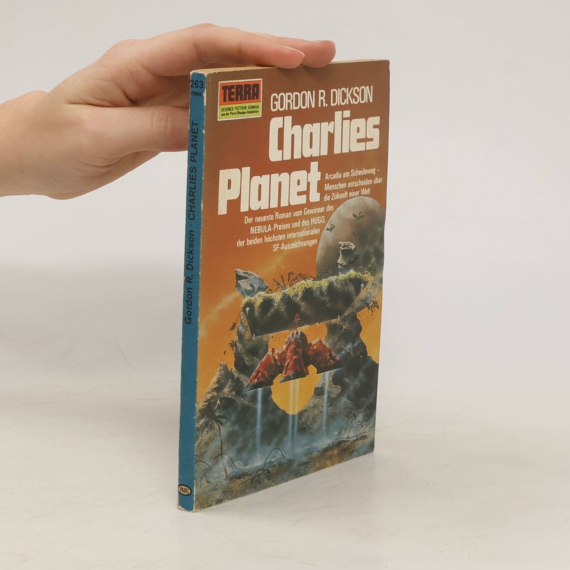 Gordon R. Dickson Charlies Planet