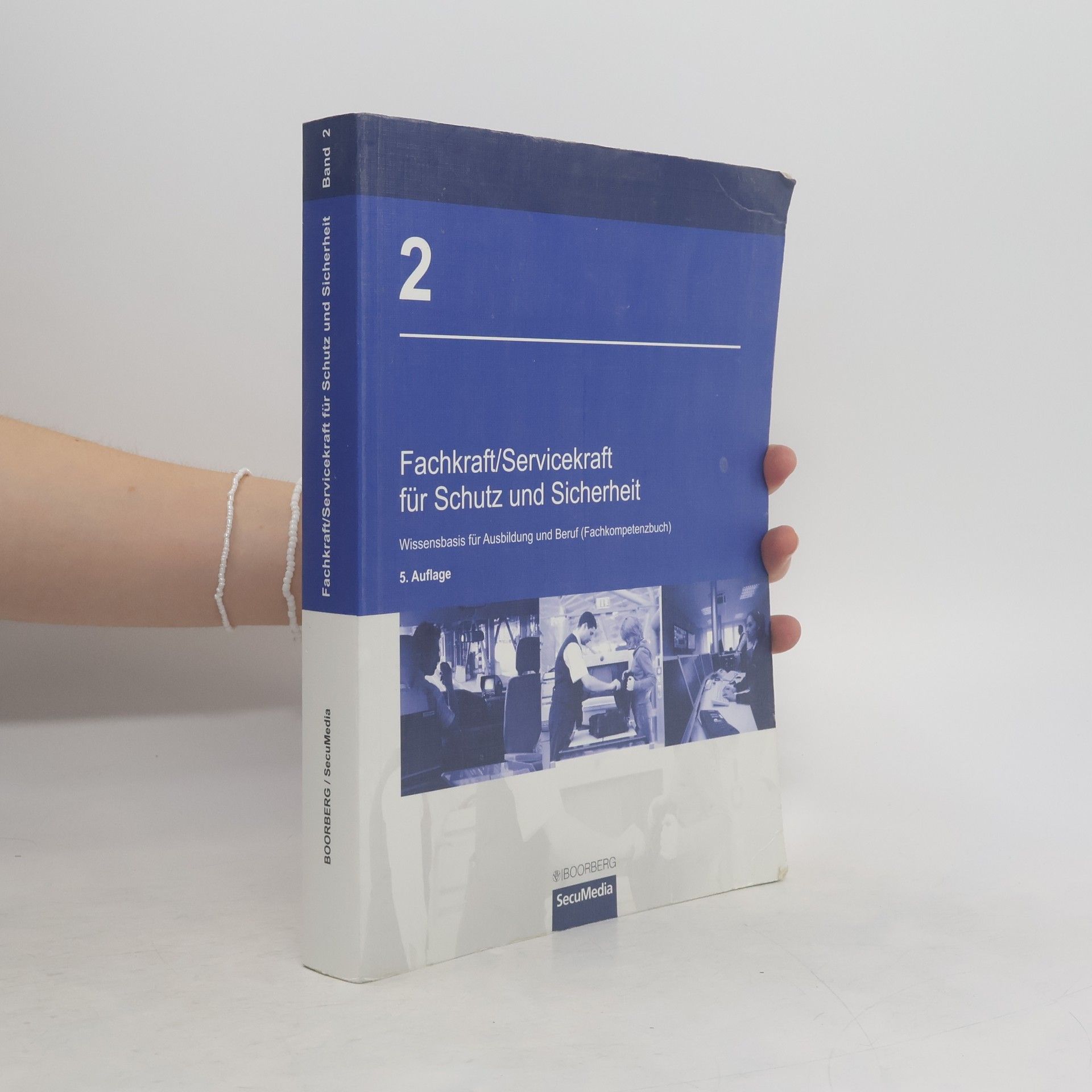 Brigitte Bell Fachkraft/Servicekraft für Schutz und Sicherheit 2