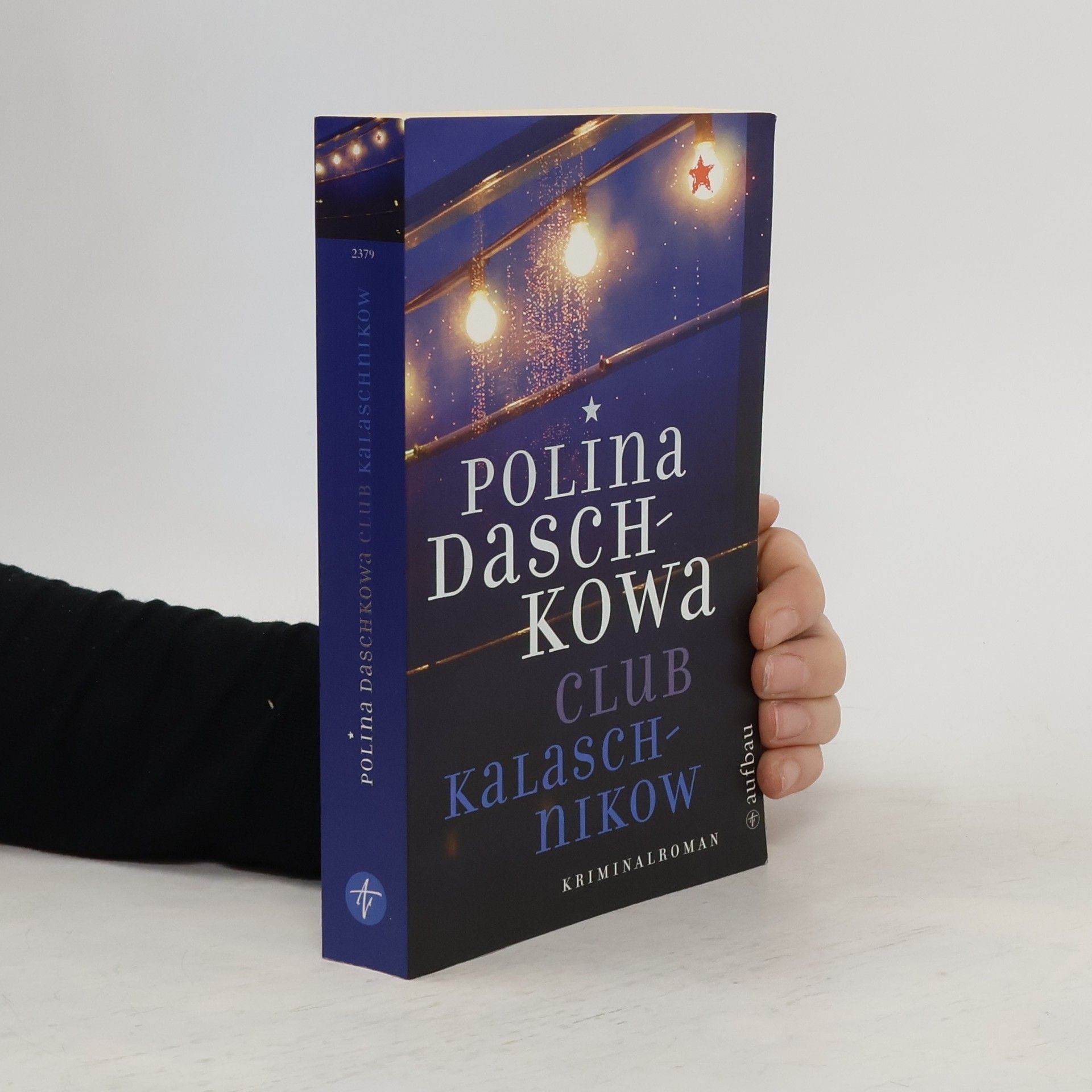 Polina Daškova Club Kalaschnikow