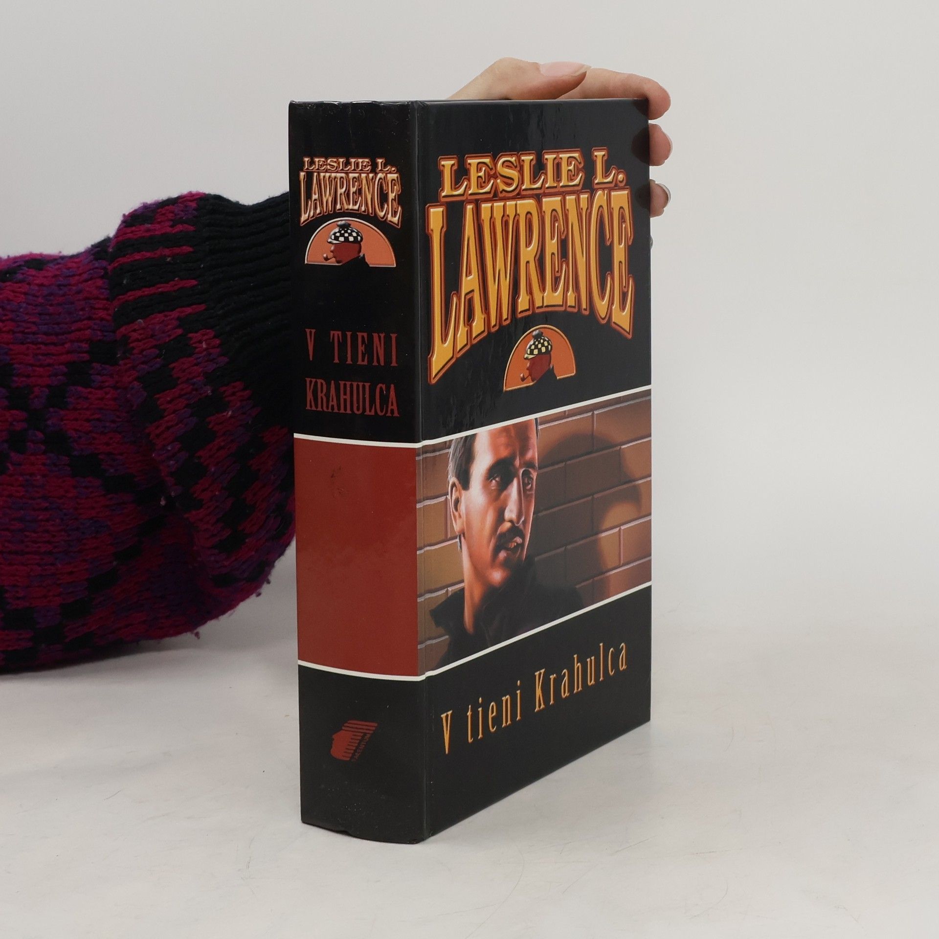 Leslie L. Lawrence V tieni Krahulca