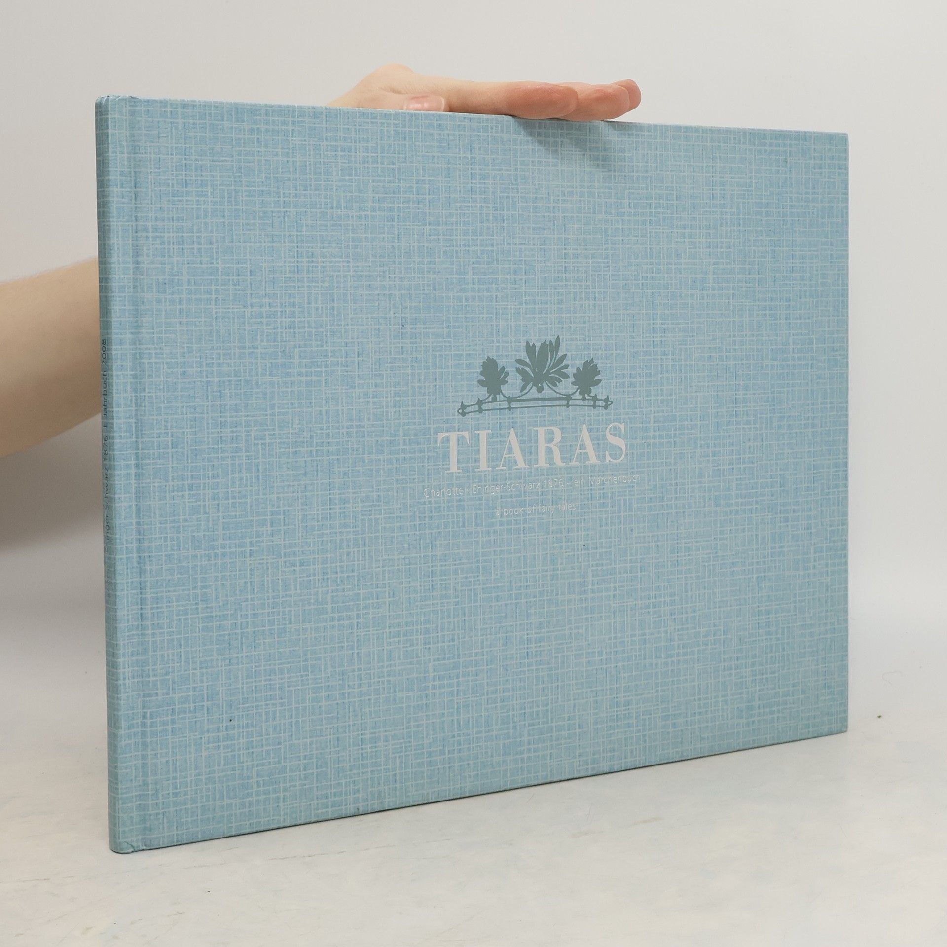 kolektiv Tiaras