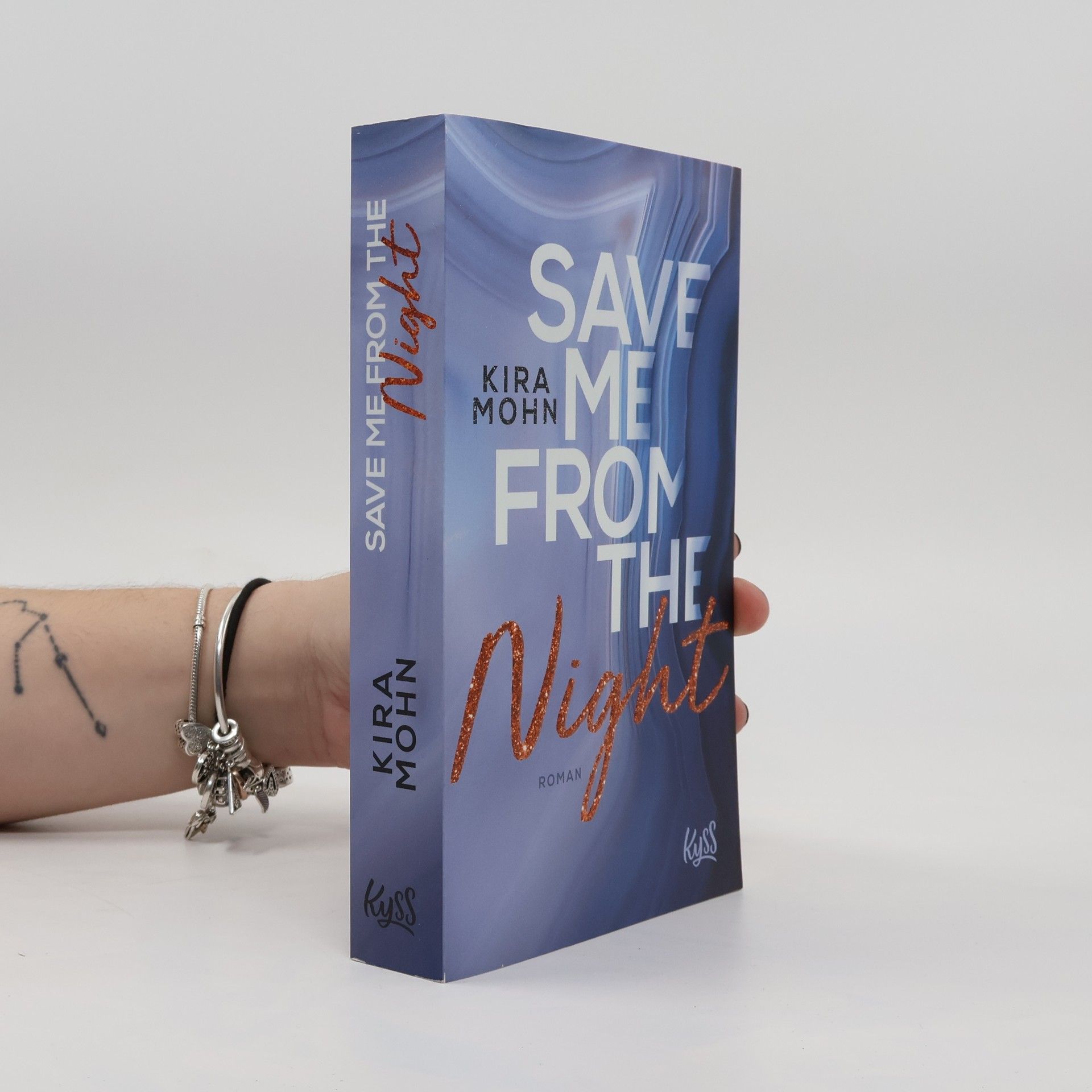 Kira Mohn Save me from the night