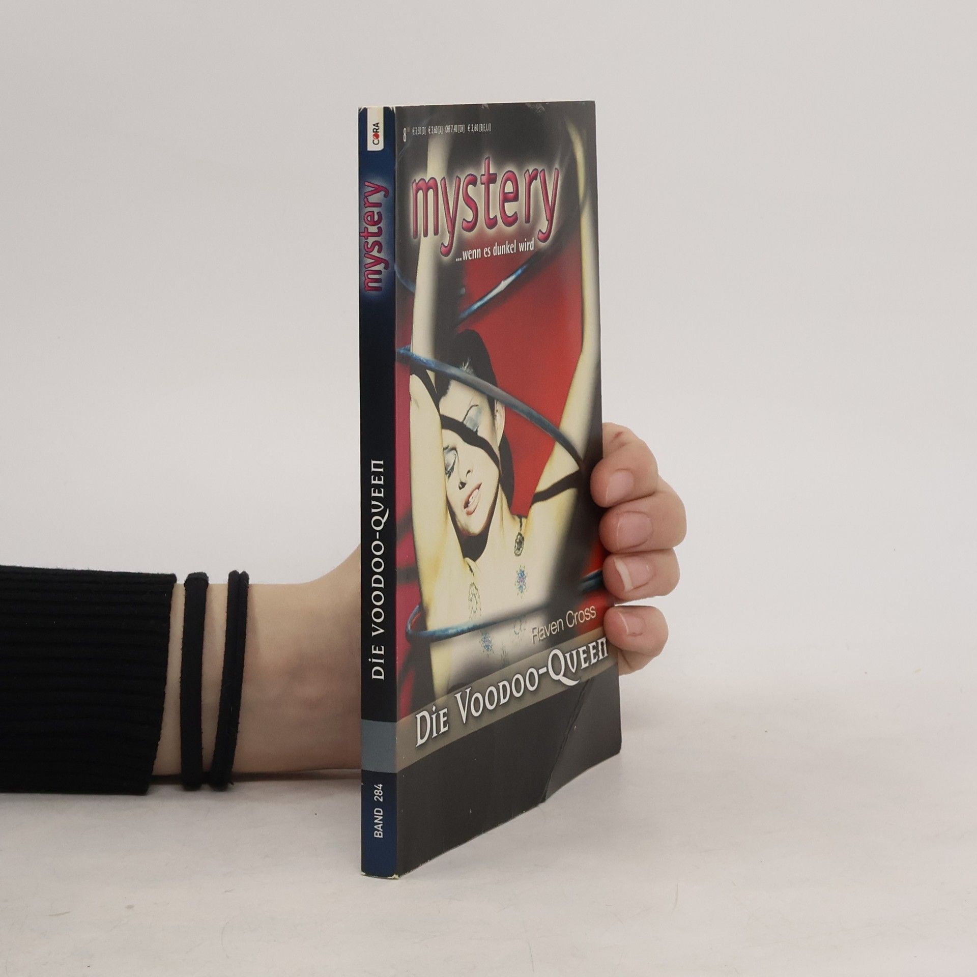 Raven Cross Mystery Die Voodoo-Queen