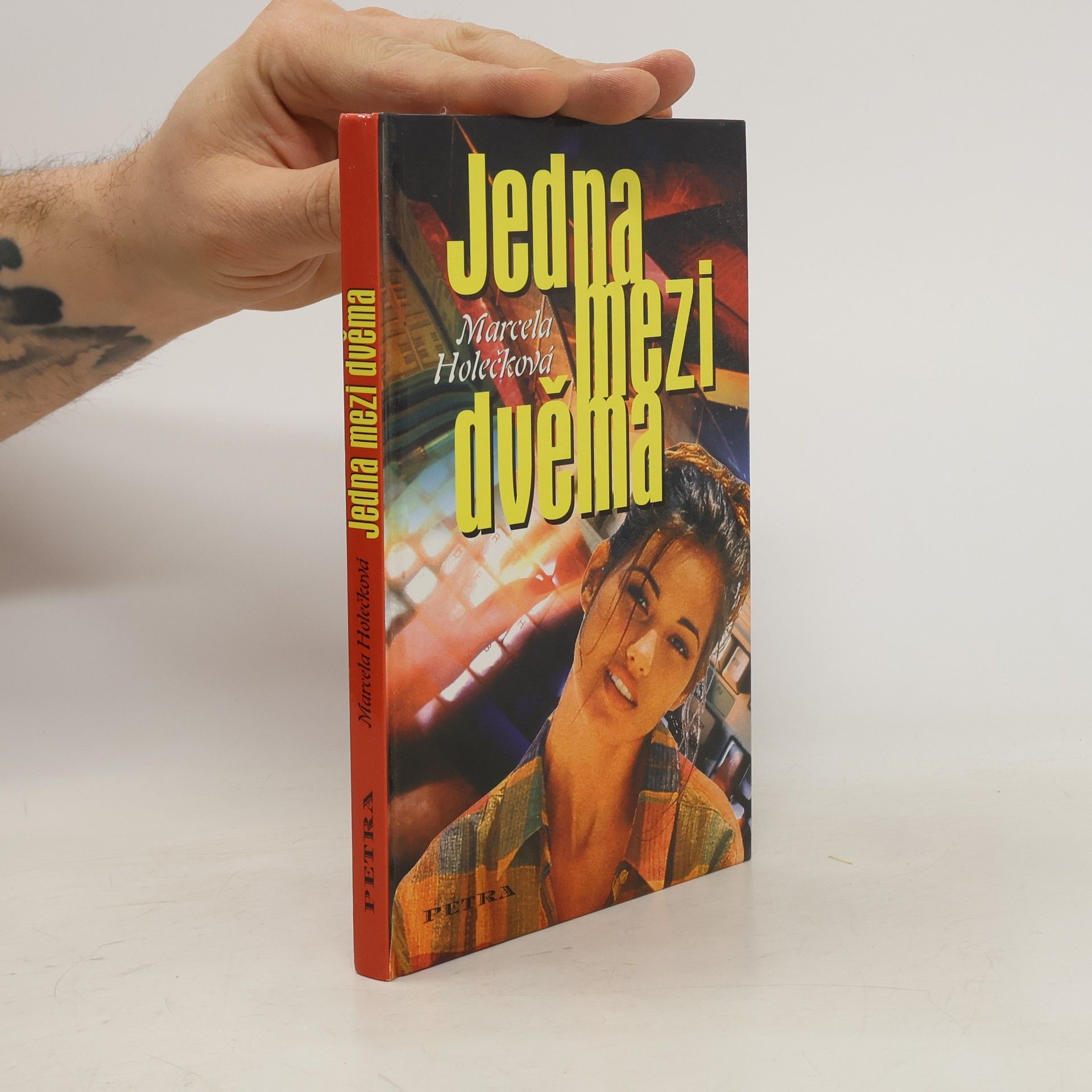 Marcela Holečková Jedna mezi dvěma