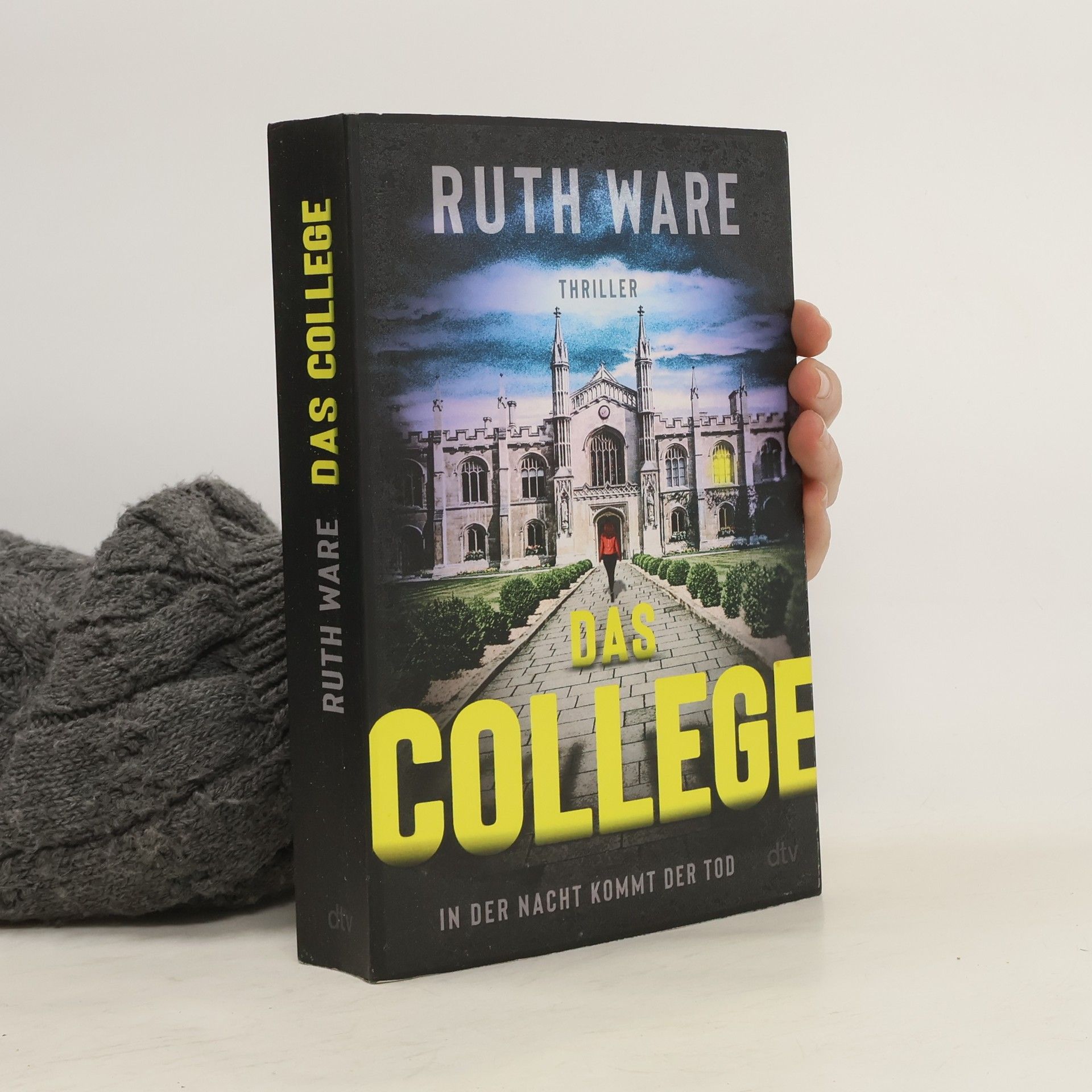 Ruth Ware Das College