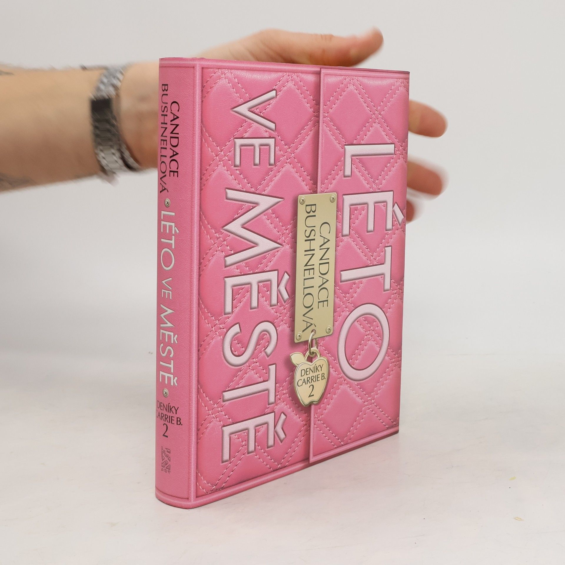 Candace Bushnell Deníky Carrie B. 2, Léto ve městě