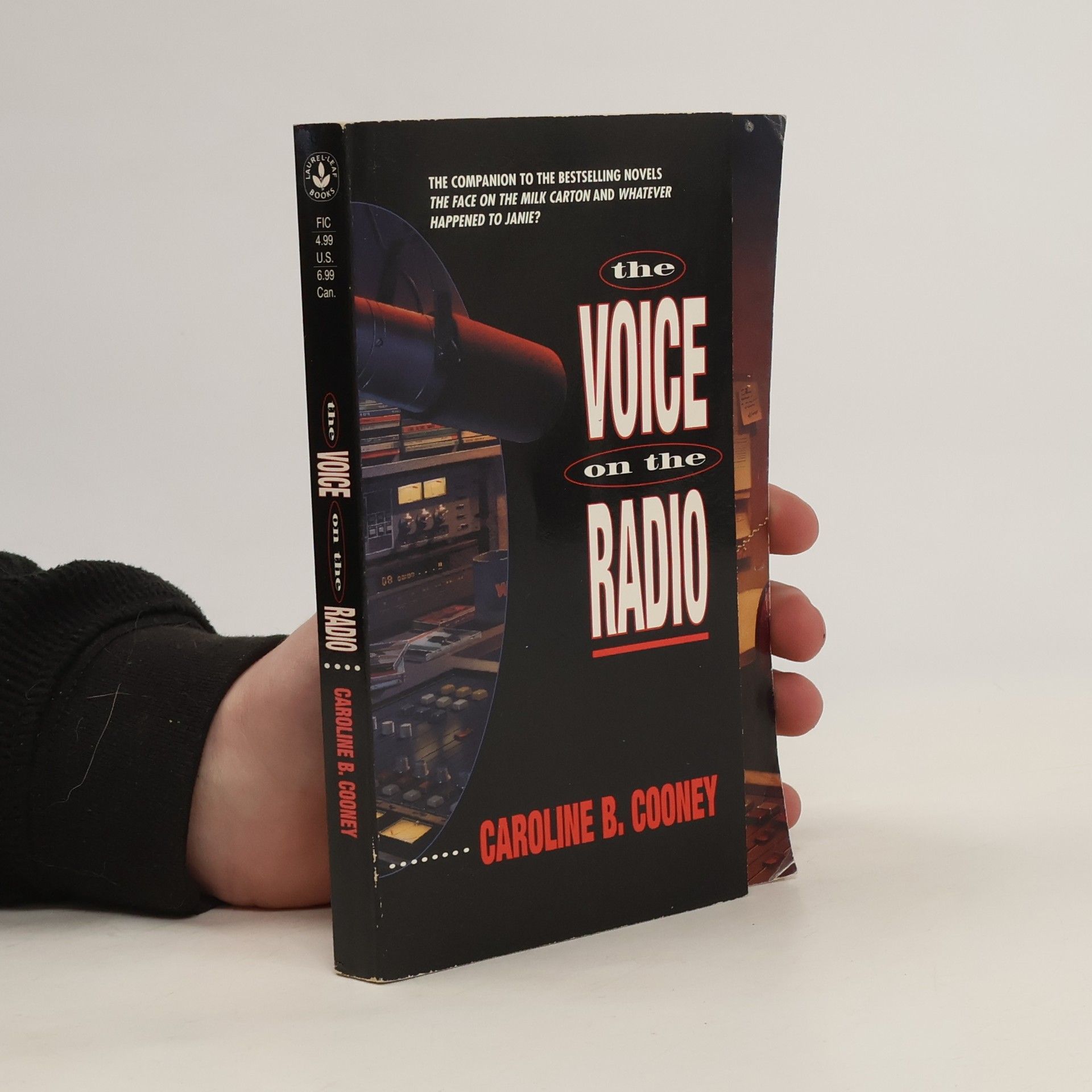 Caroline B.Cooney The Voice on the Radio