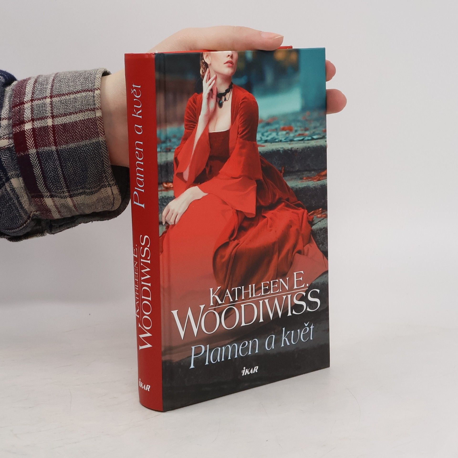 Kathleen E. Woodiwiss Plamen a květ