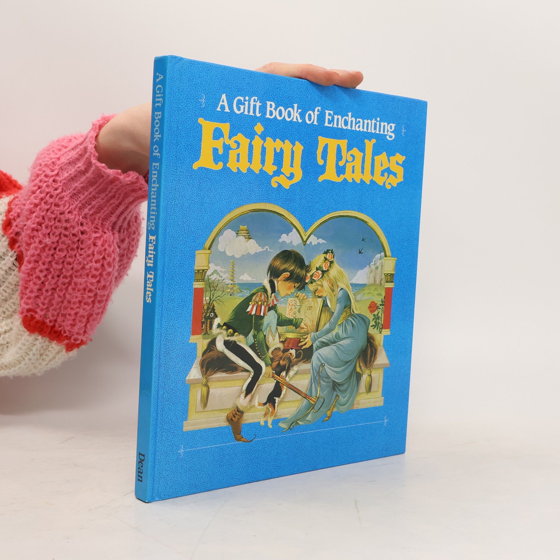 AA.VV. A Gift Book of Enchanting Fairy Tales