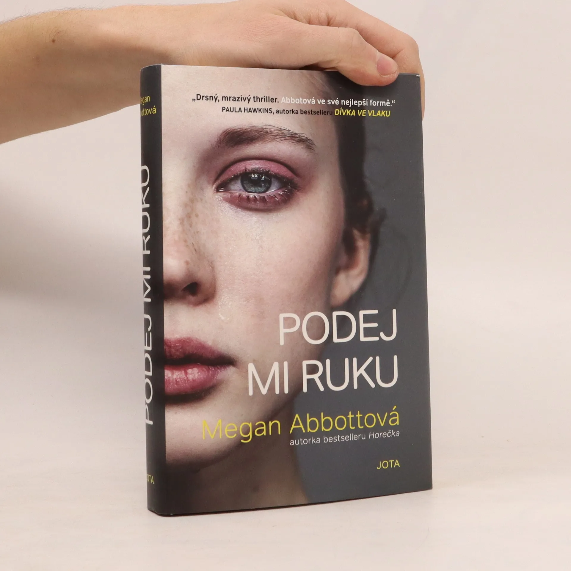 Podej mi ruku | Book | Hardcover | Megan Abbott | CS