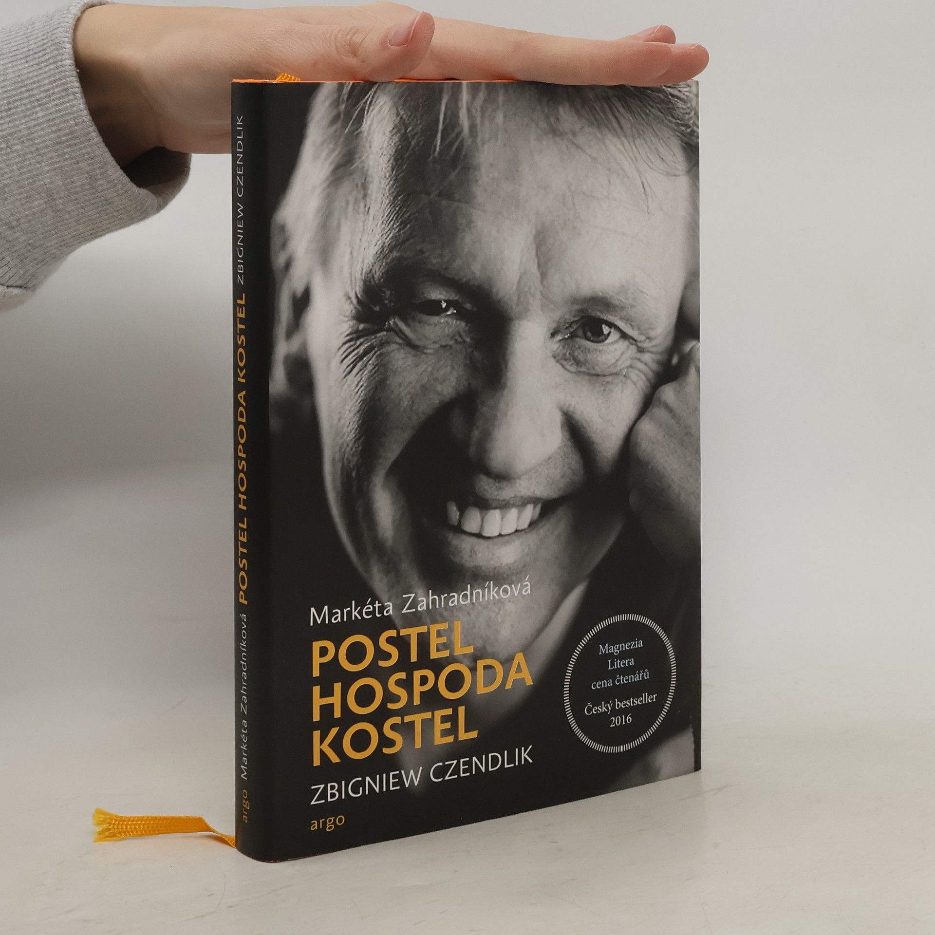 Zbigniew Czendlik Postel, hospoda, kostel