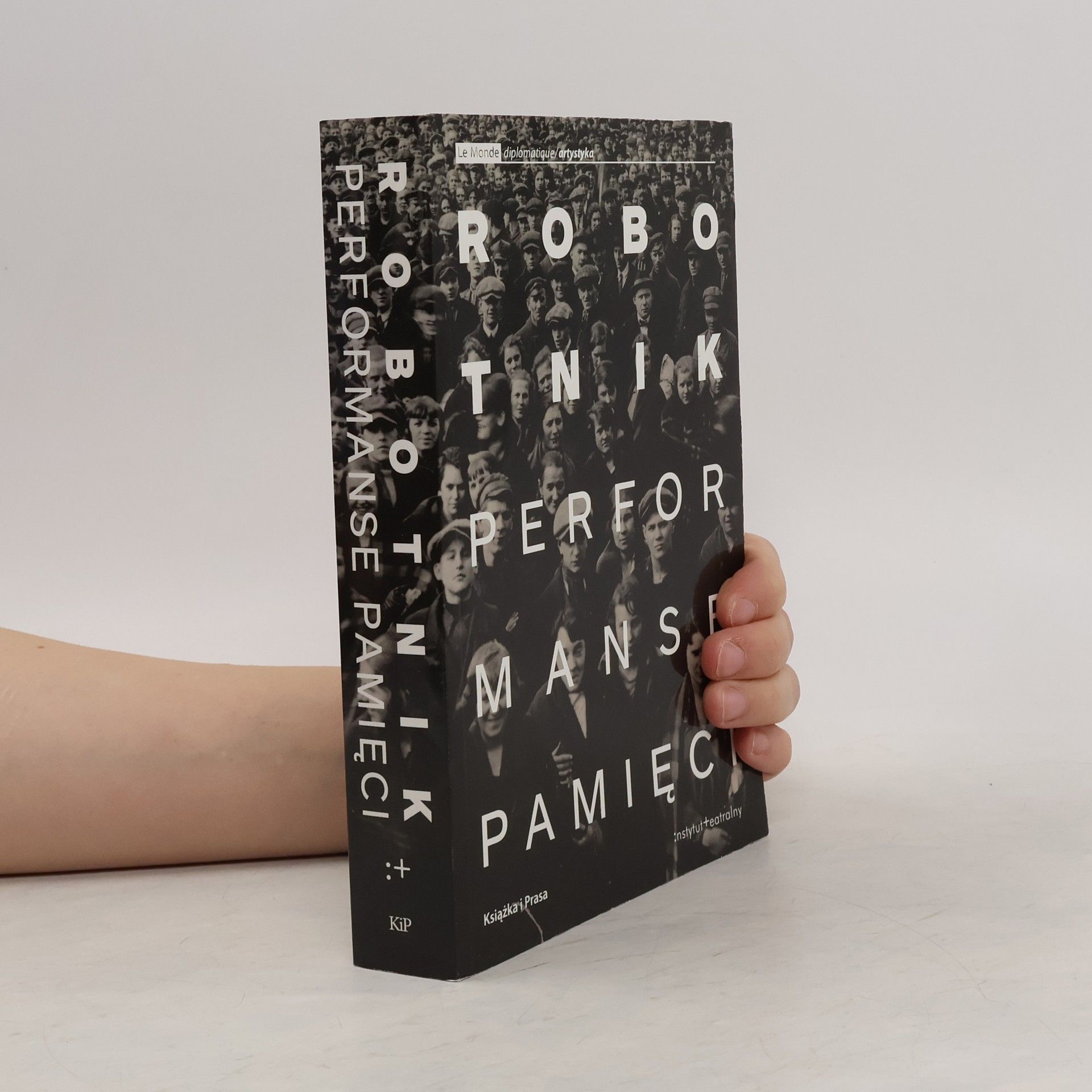 Autorenkollektiv Robotnik. Performanse pamięci