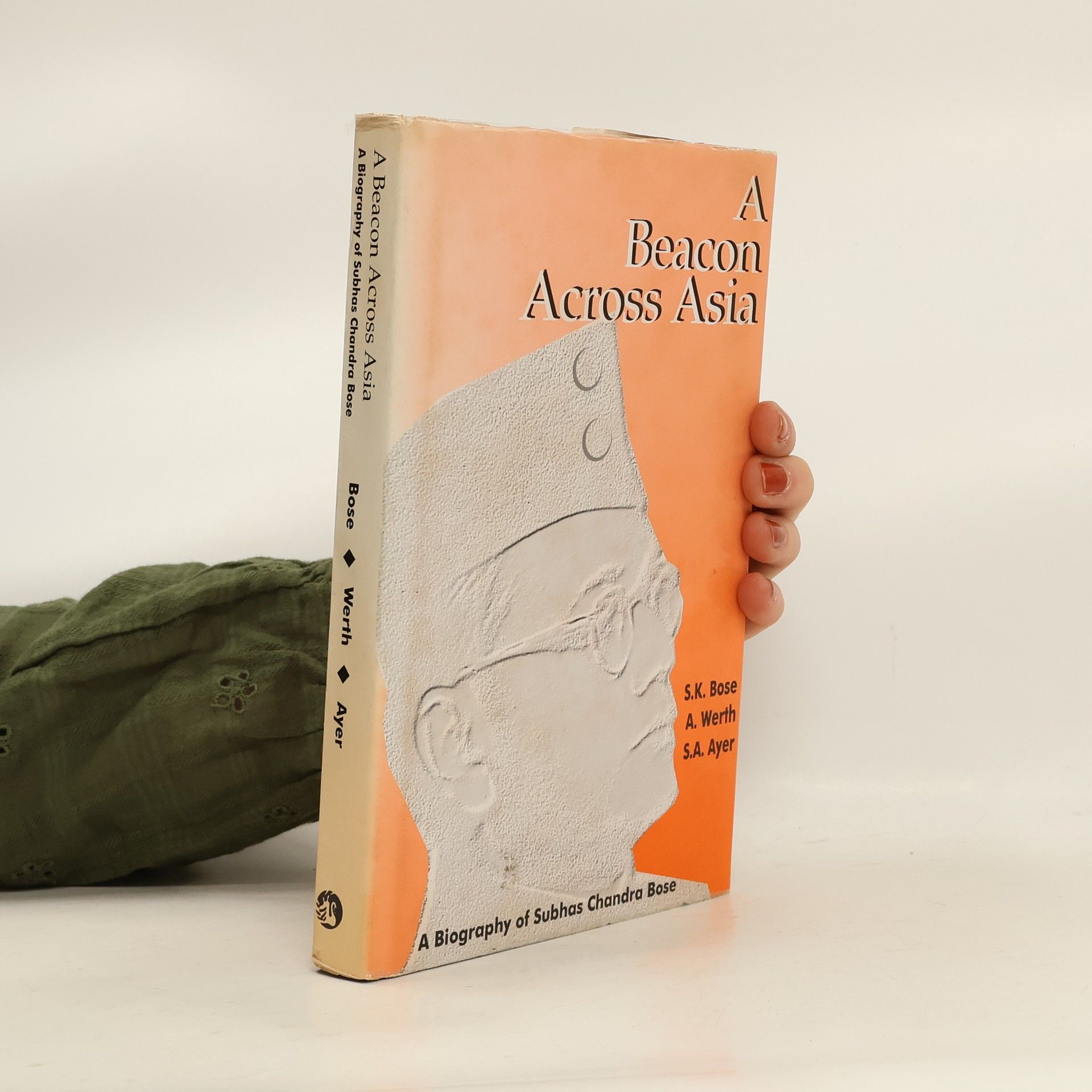 Autores varios A Beacon Across Asia