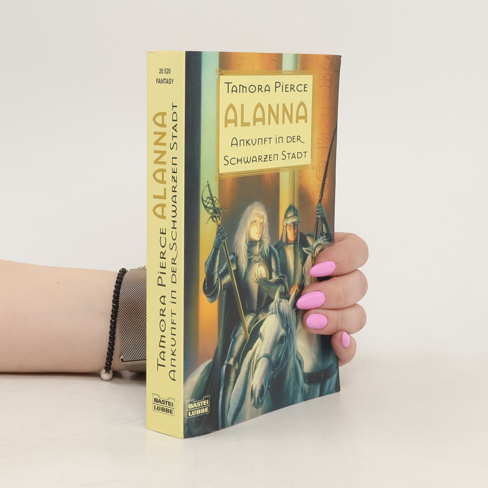Tamora Pierce Alanna, Ankunft in der schwarzen Stadt