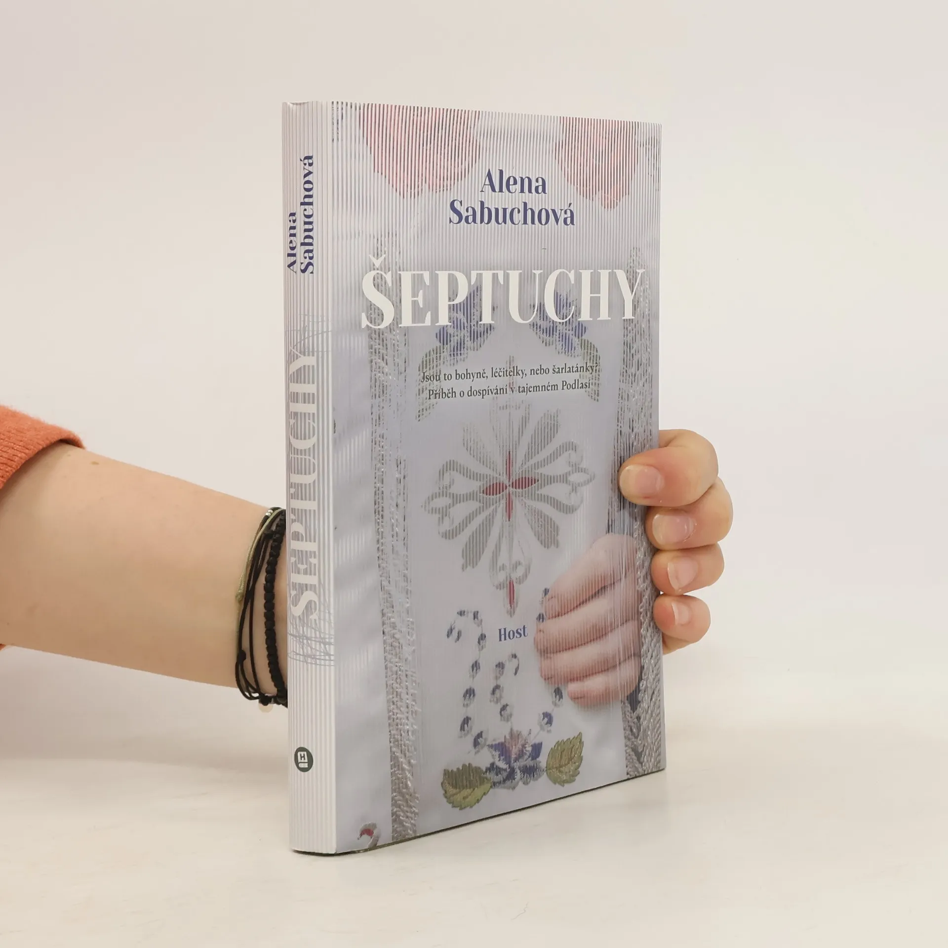 Šeptuchy | Kniha | Alena Sabuchová | CS