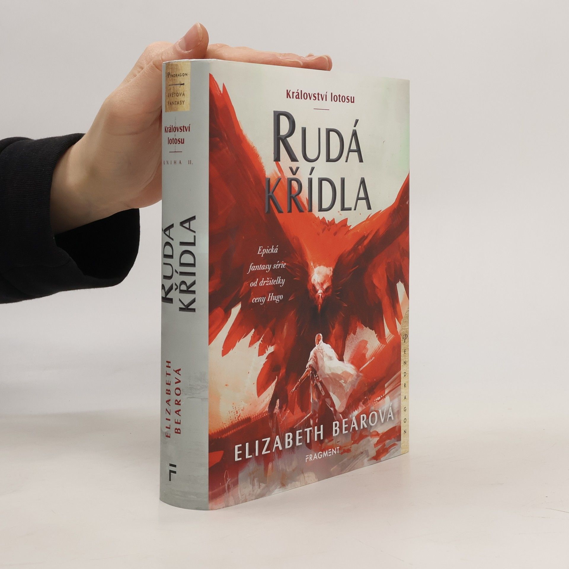 Elizabeth Bear Rudá křídla