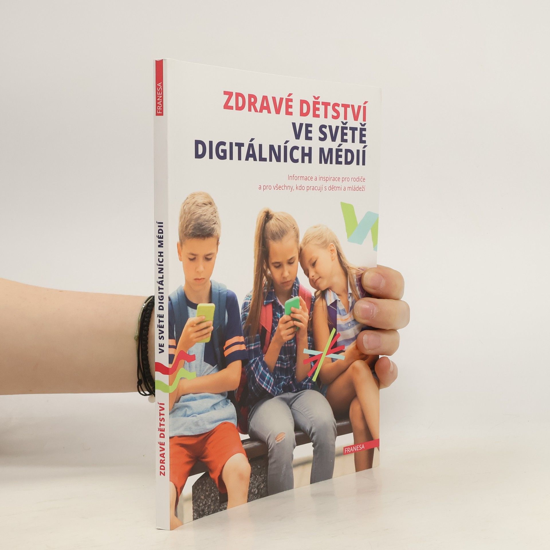 Radomil Hradil Zdravé dětství ve světě digitálních médií : informace a inspirace pro rodiče a všechny, kdo pracují s dětmi a mládeží