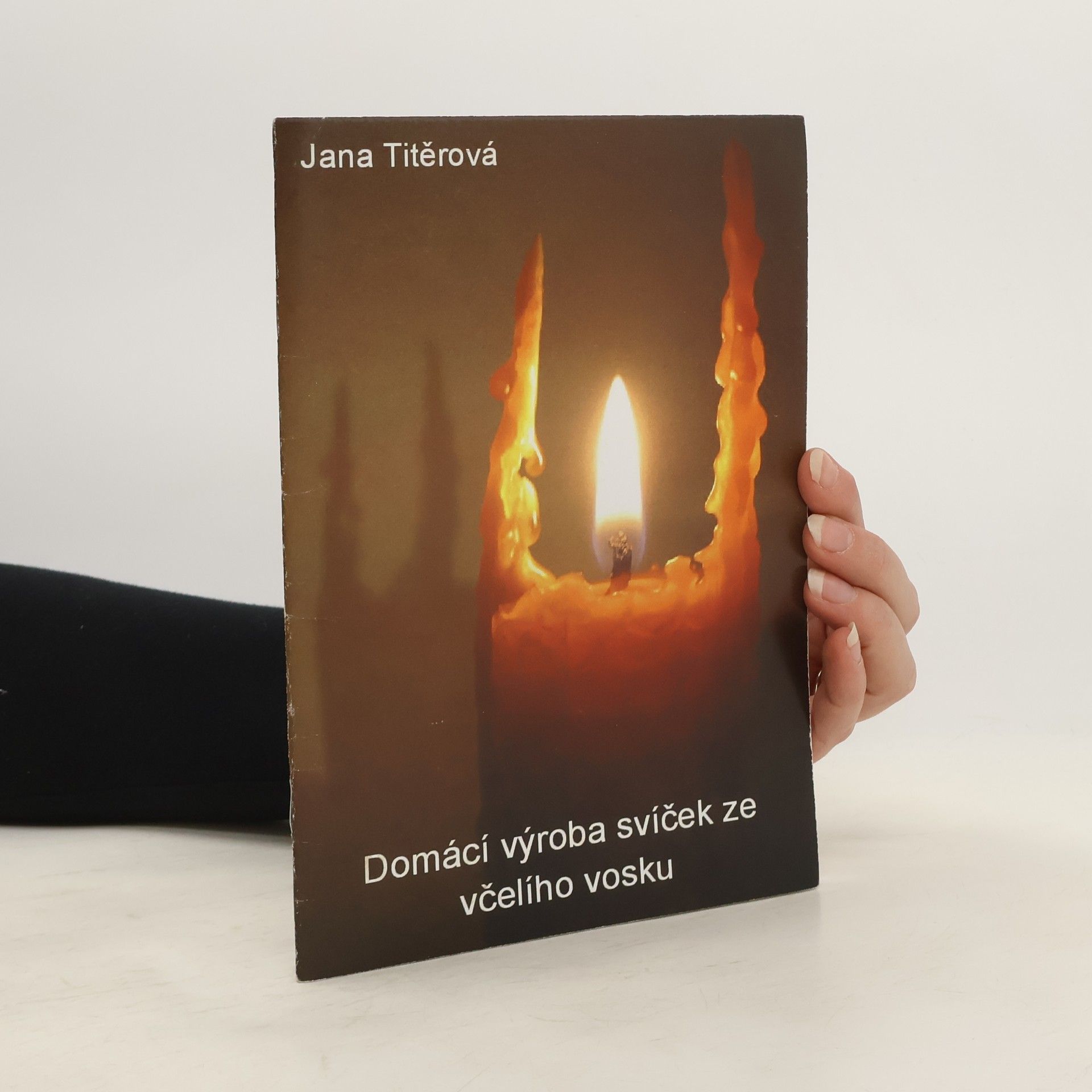 Jana Titěrová Domácí výroba svíček ze včelího vosku