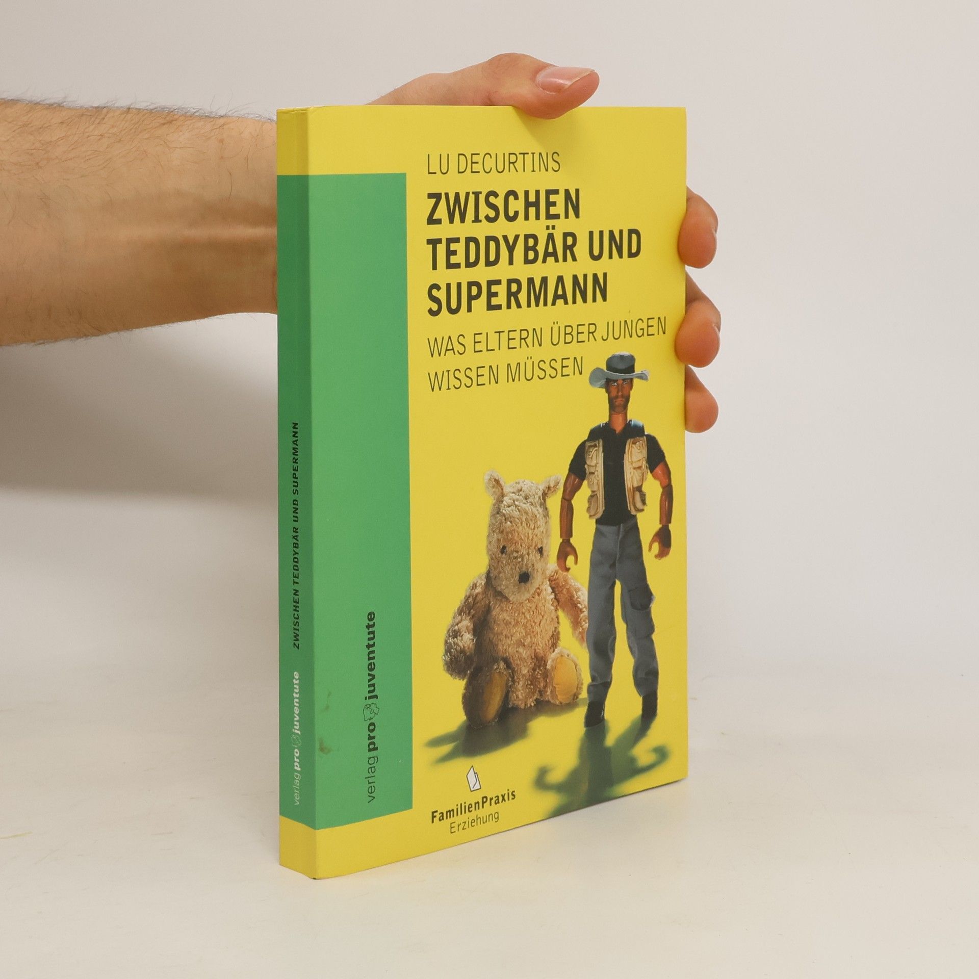 Lu Decurtins Zwischen Teddybär und Supermann