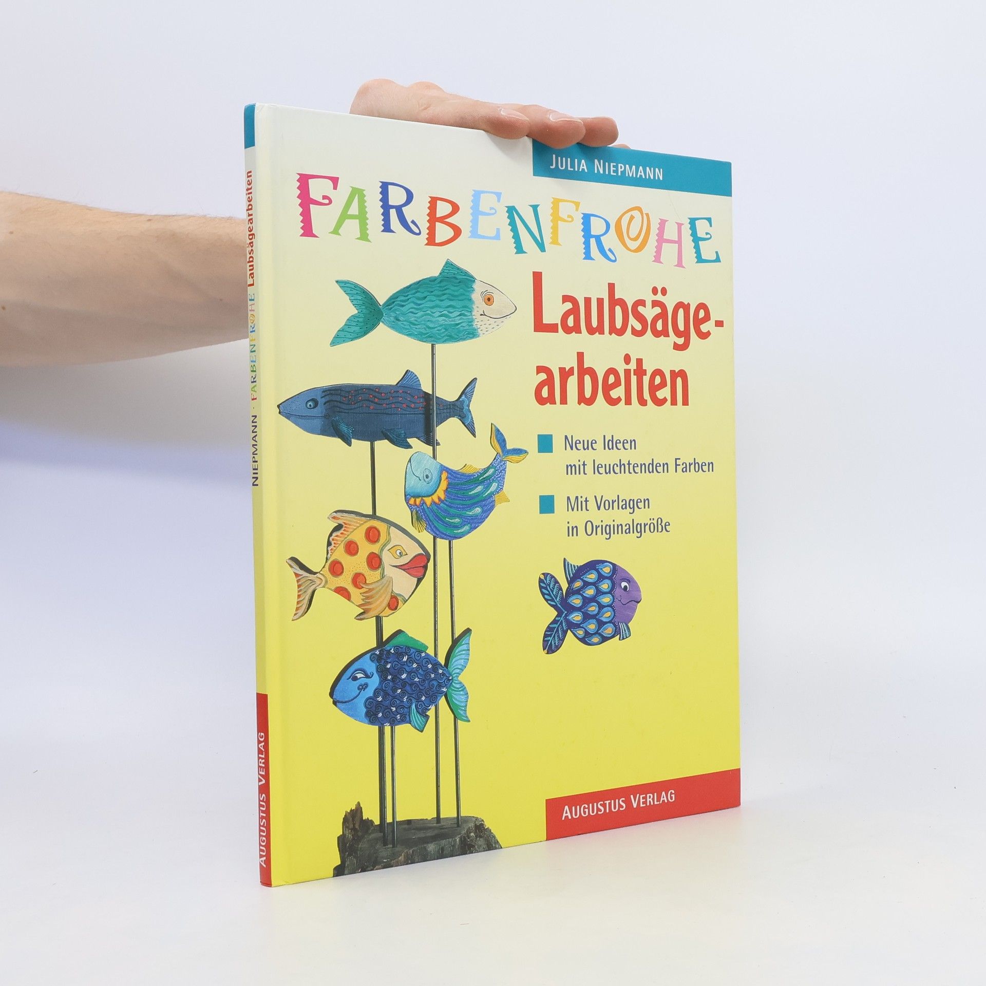 Farbenfrohe Laubsägearbeiten