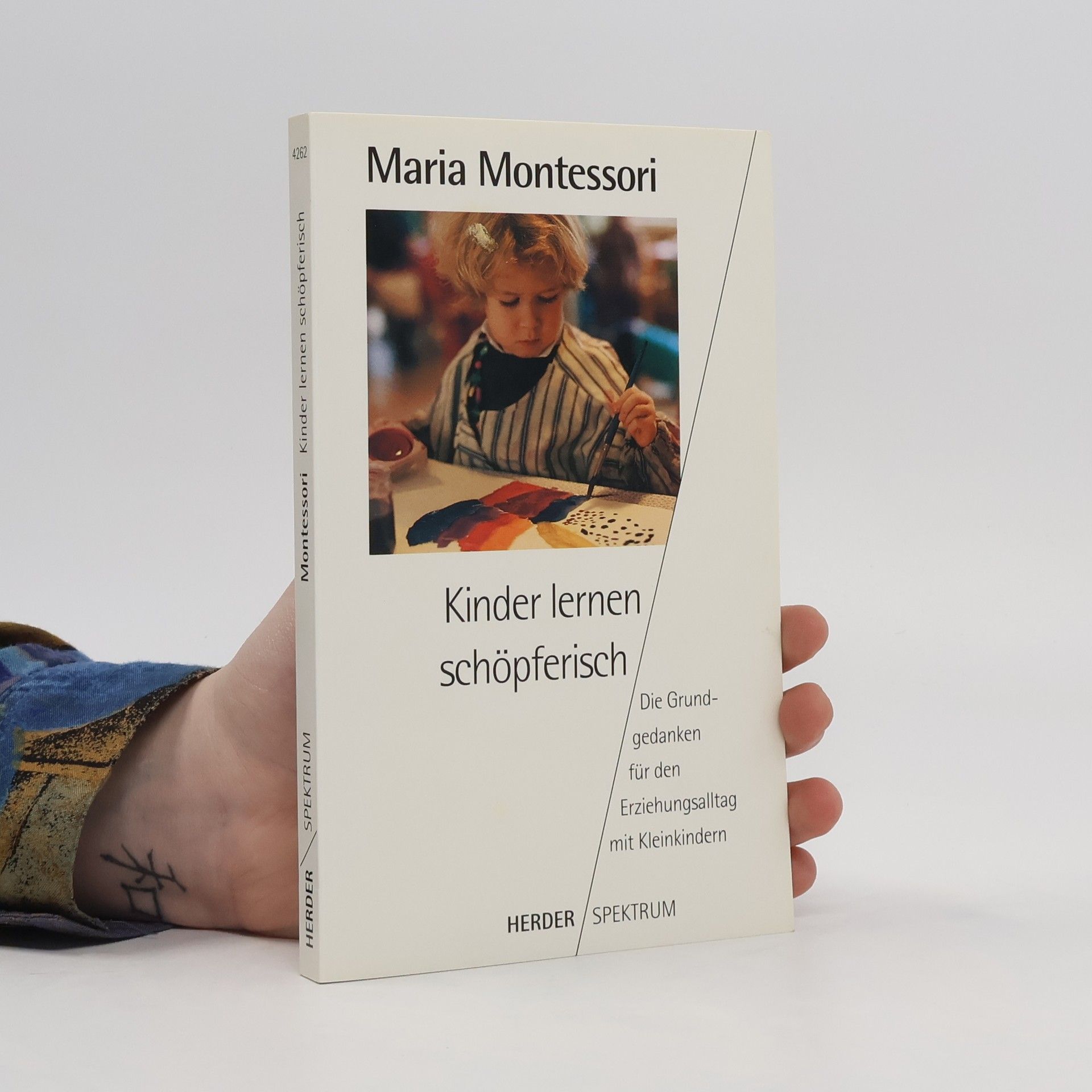 Maria Montessori Kinder lernen schöpferisch