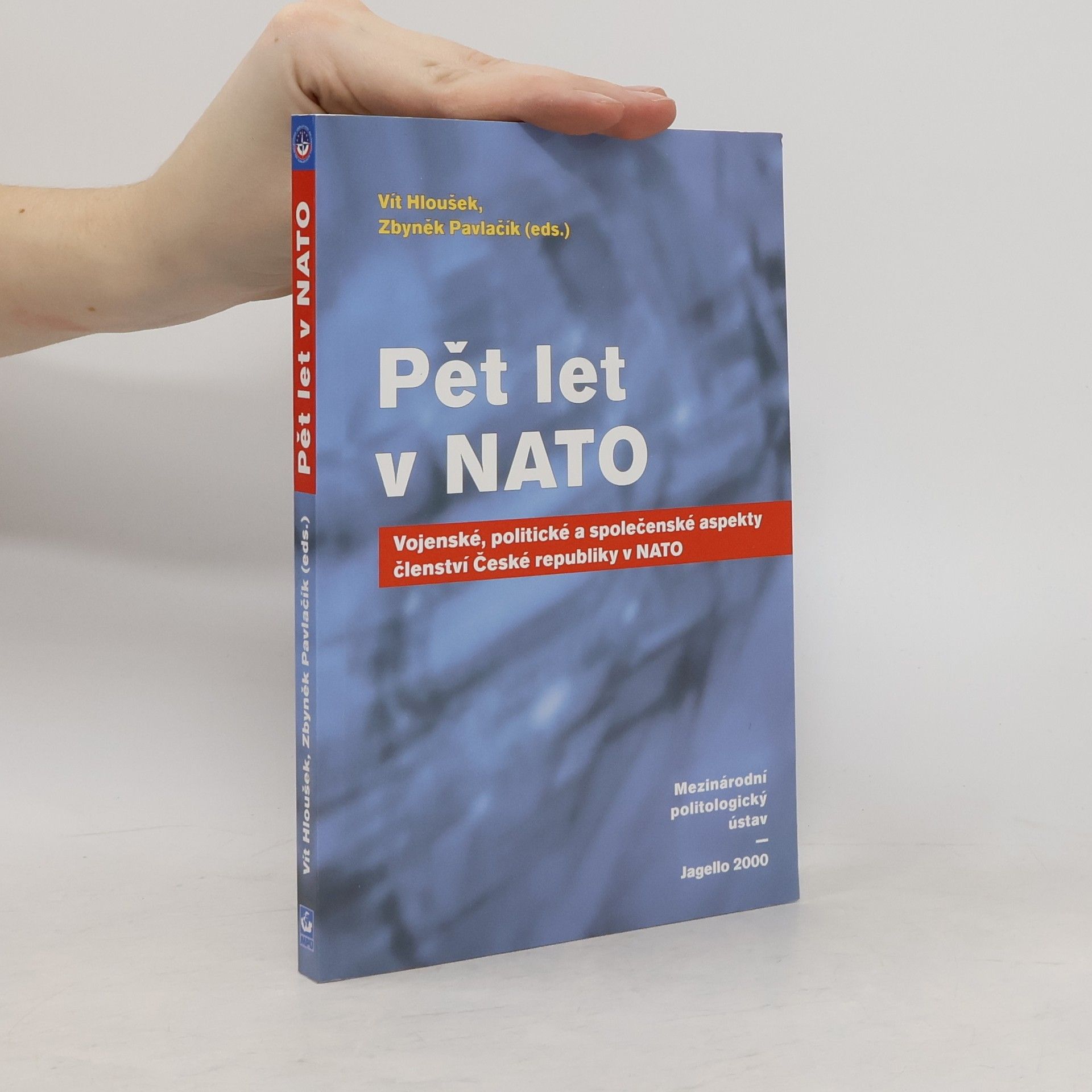 Zbyněk Pavlačík Pět let v NATO. Vojenské, politické a společenské aspekty členství České republiky v NATO