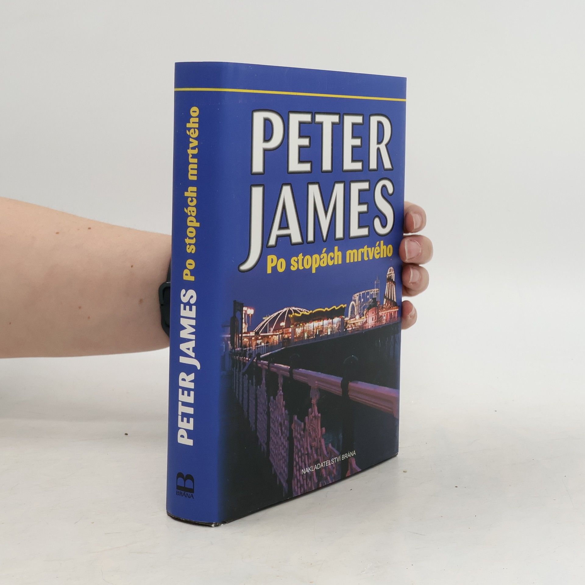 Peter James Po stopách mrtvého
