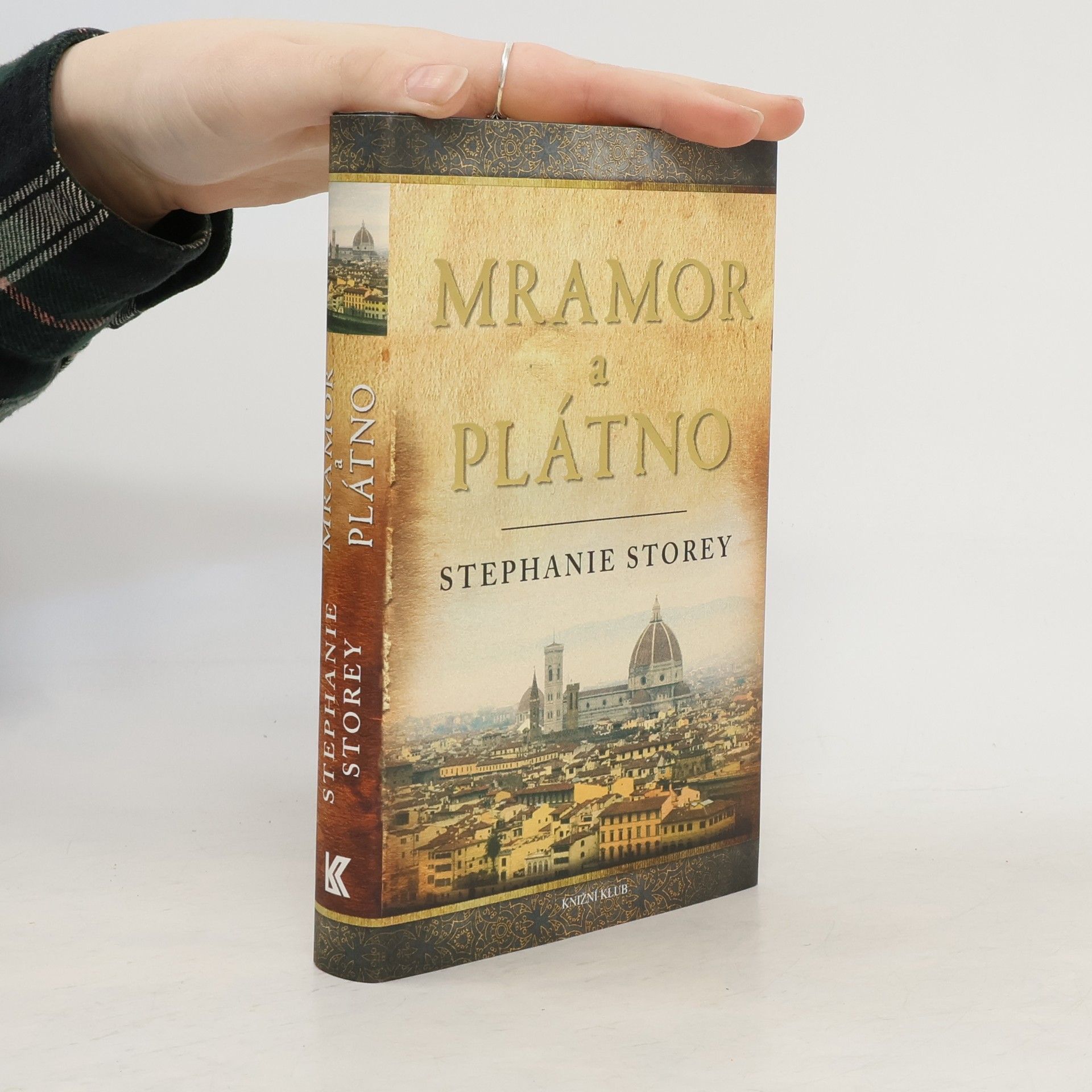 Stephanie Storey Mramor a plátno