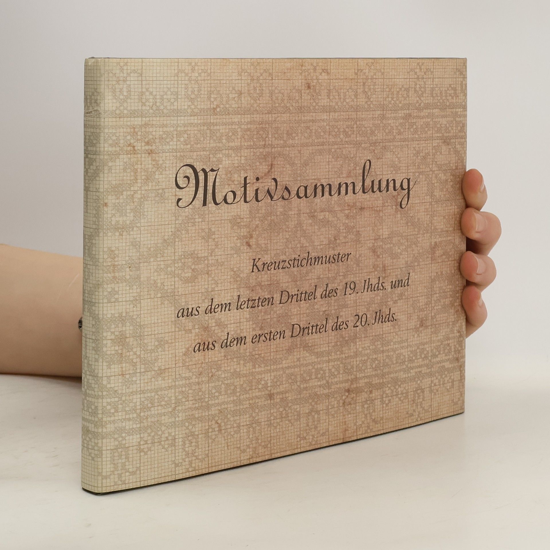 Karin Lipburger Motivsammlung. Kreuzstichmuster aus dem letzten Drittel des 19. Jhds, und aus dem ersten Drittel des 20. Jhds.