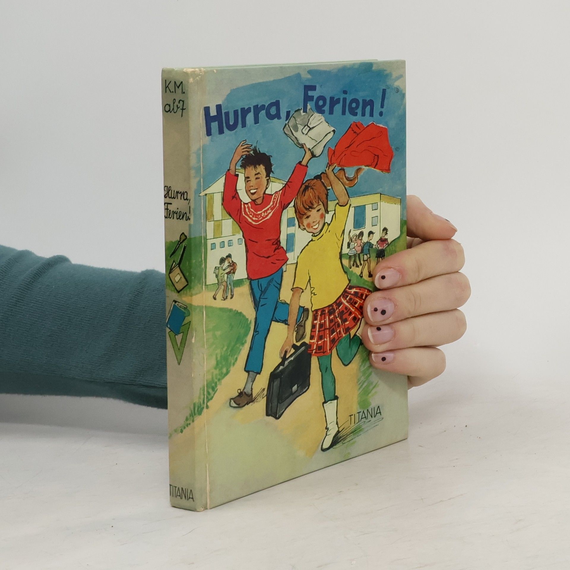 Christel Burg Hurra, Ferien