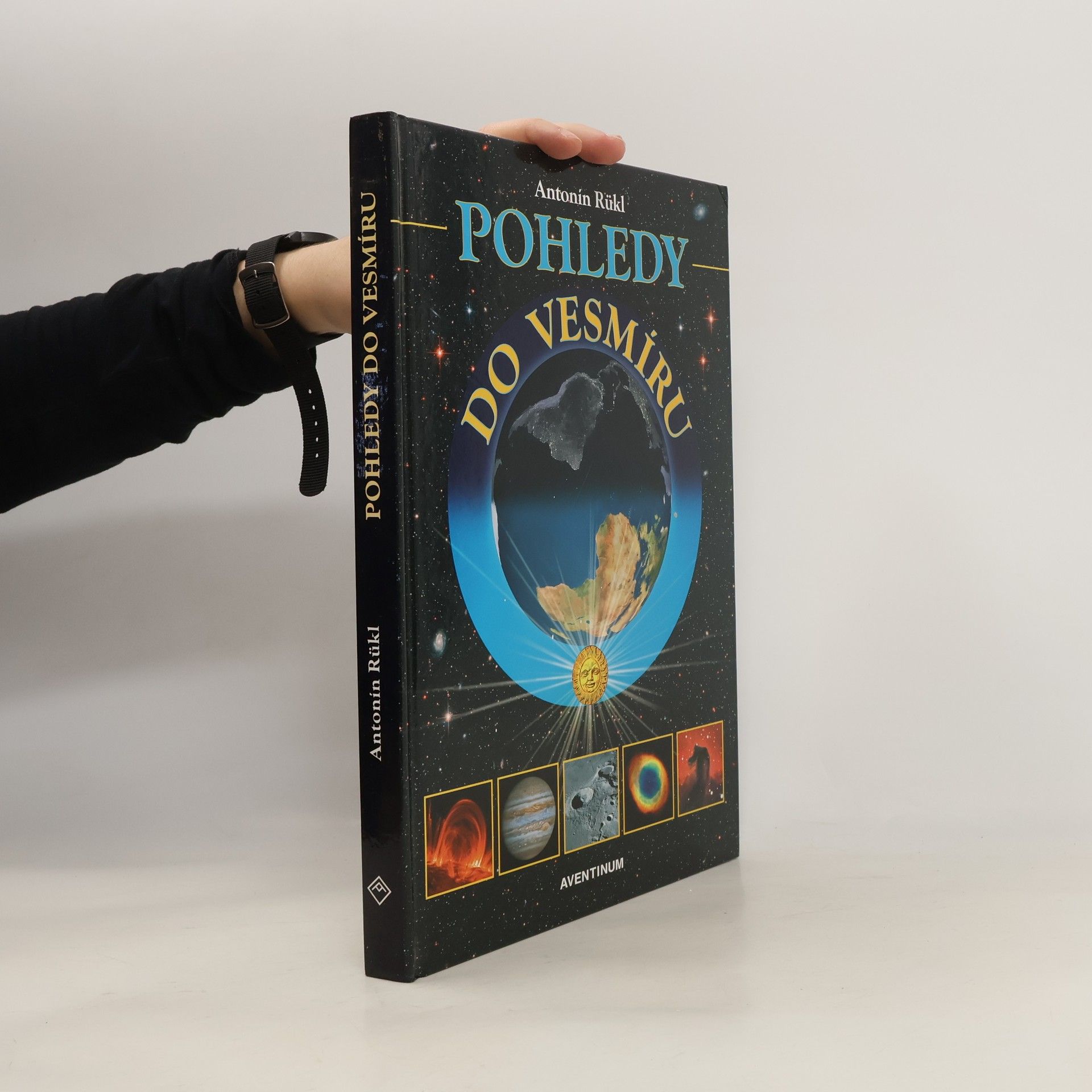 Antonín Rükl Pohledy do vesmíru