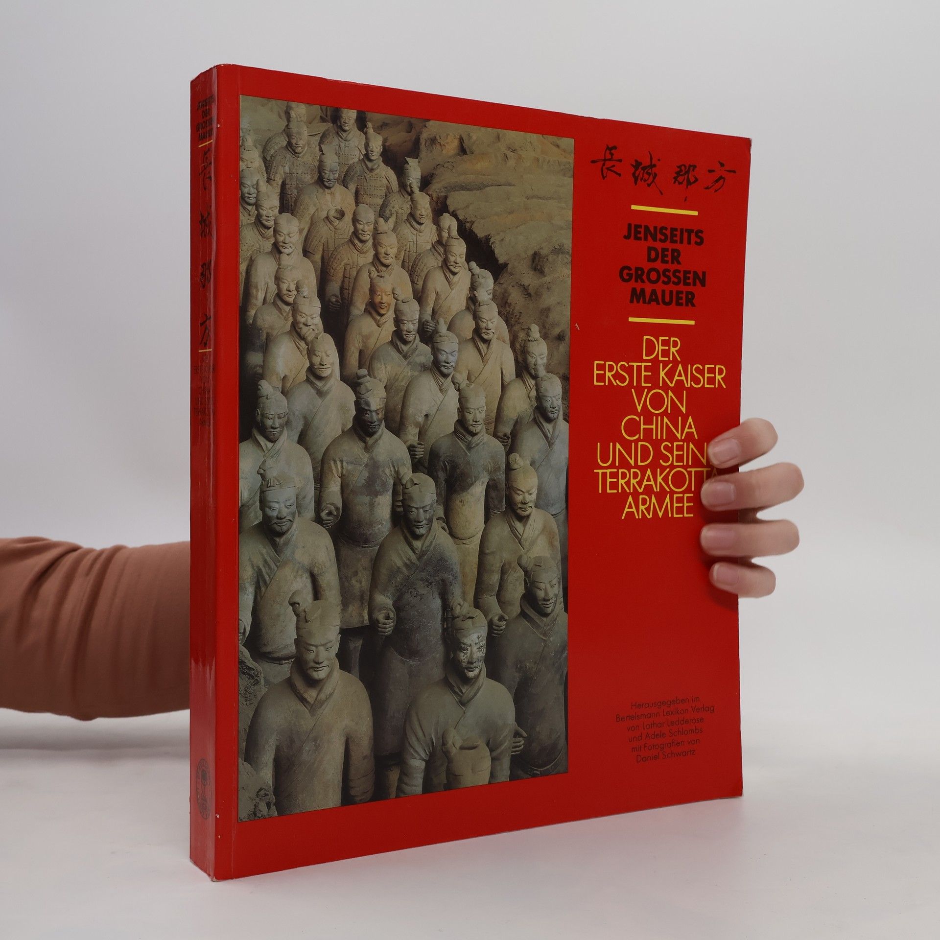 Collectif d'auteurs Jenseits der Grossen Mauer. Der Erste Kaiser von China und seine Terrakotta-Armee