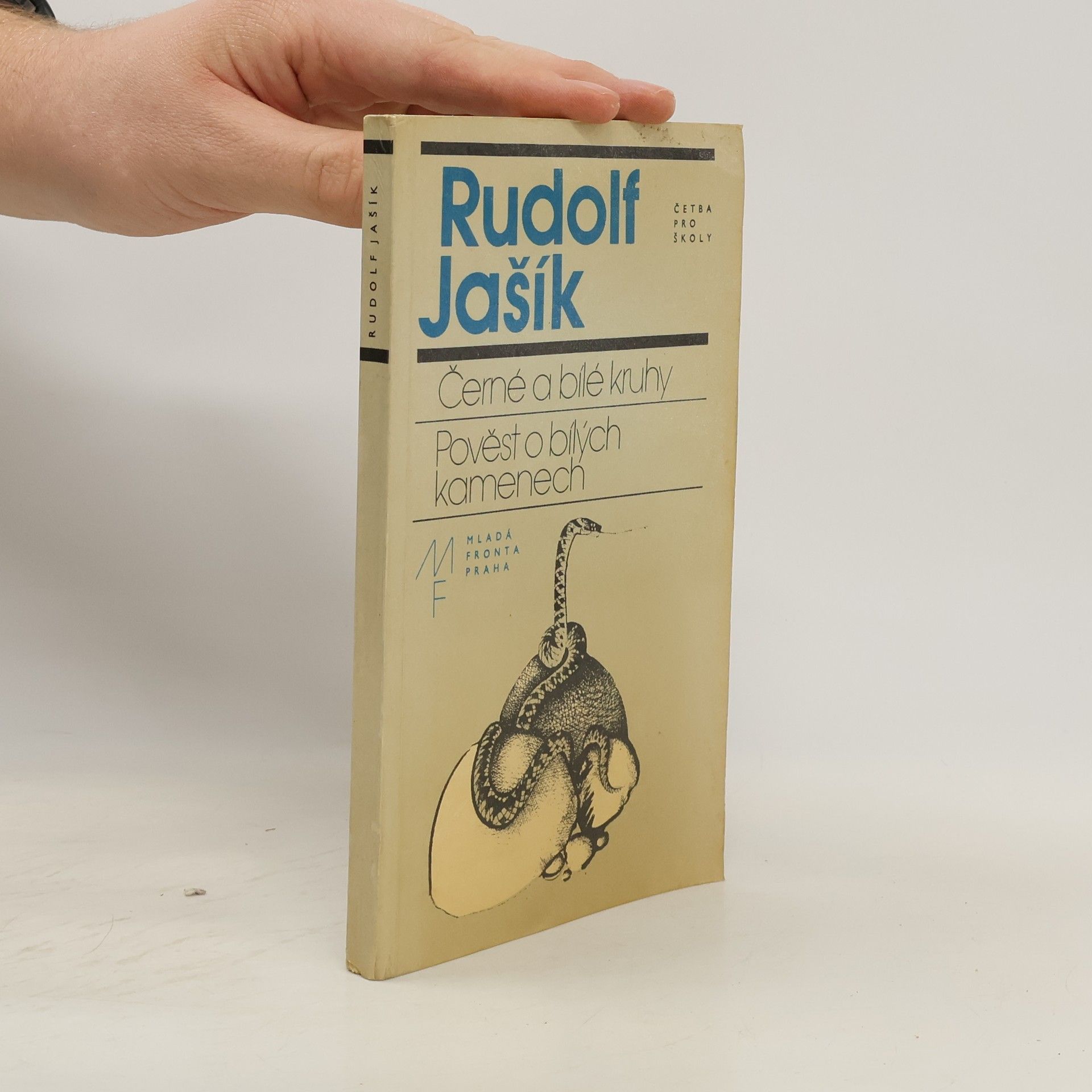 Rudolf Jašík Černé a bílé kruhy. Pověst o bílých kamenech