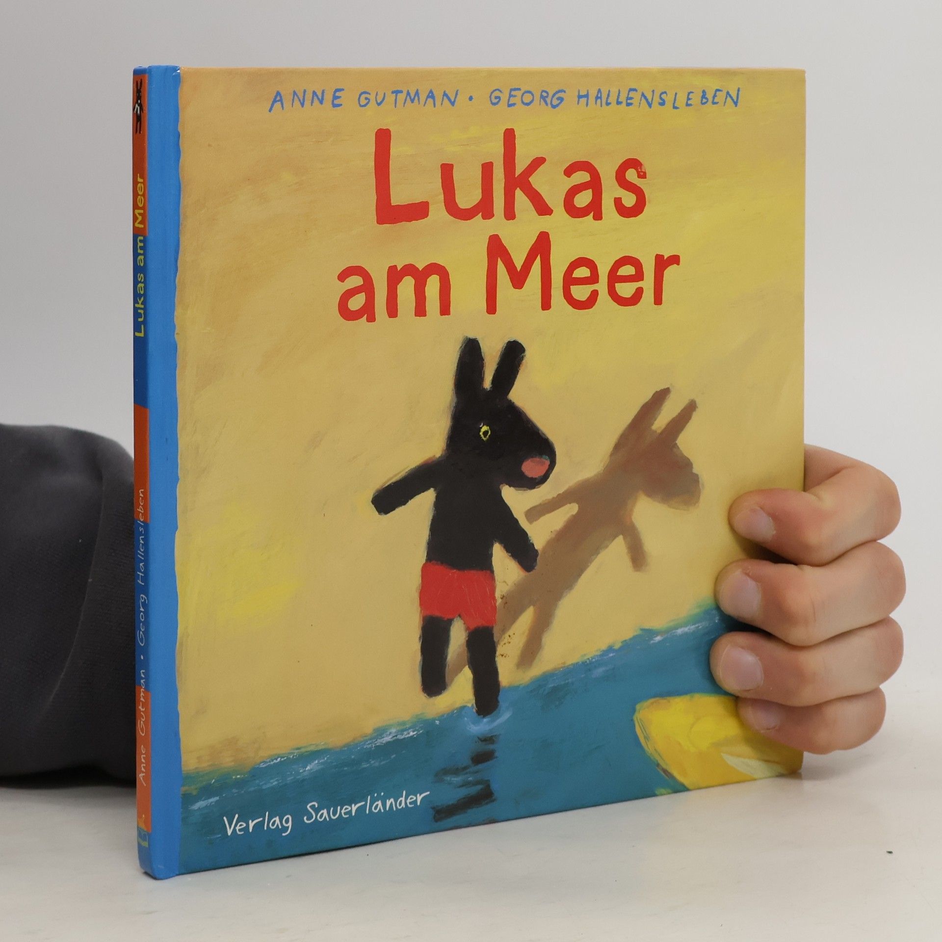 Anne Gutman Lukas am Meer