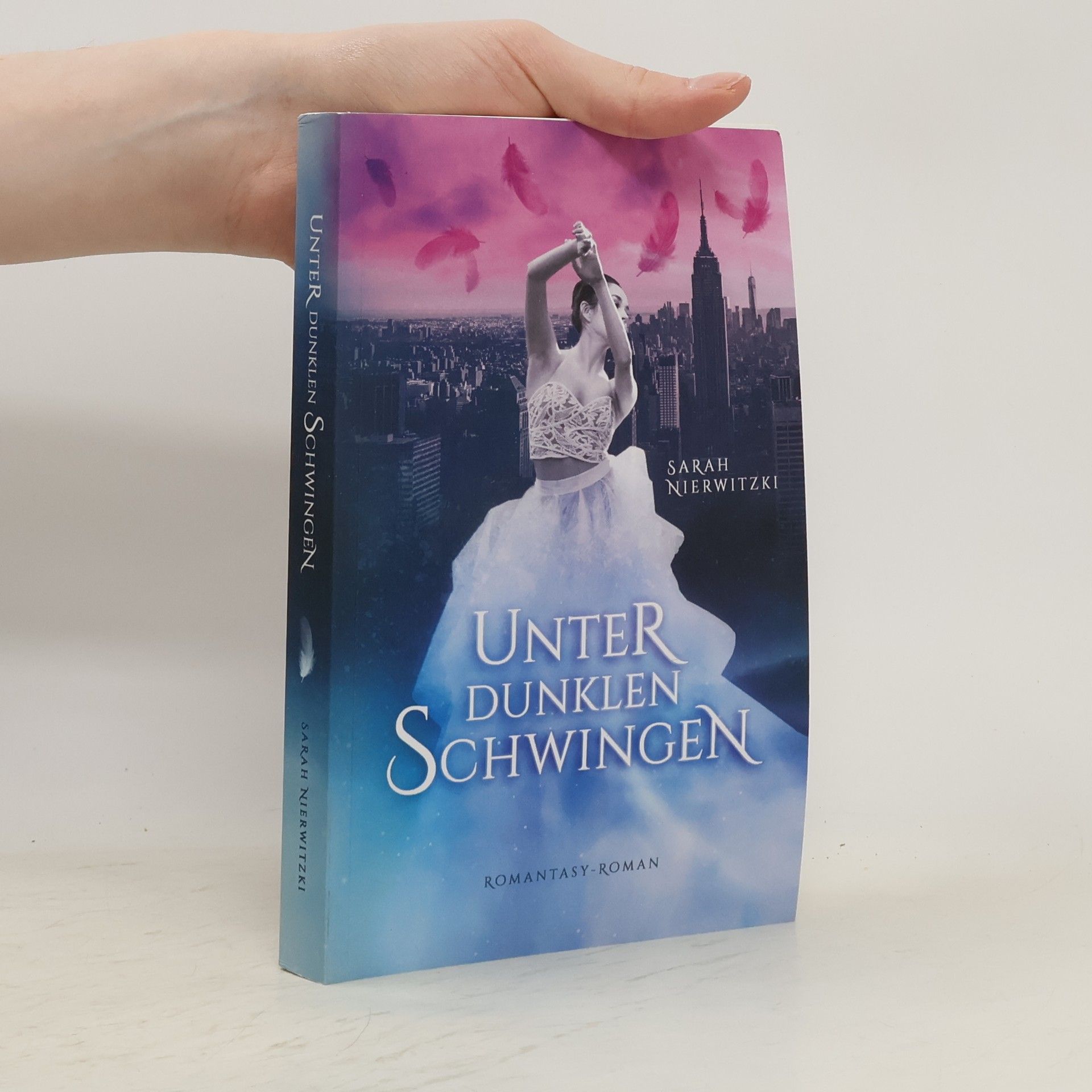 Sarah Nierwitzki Unter dunklen Schwingen