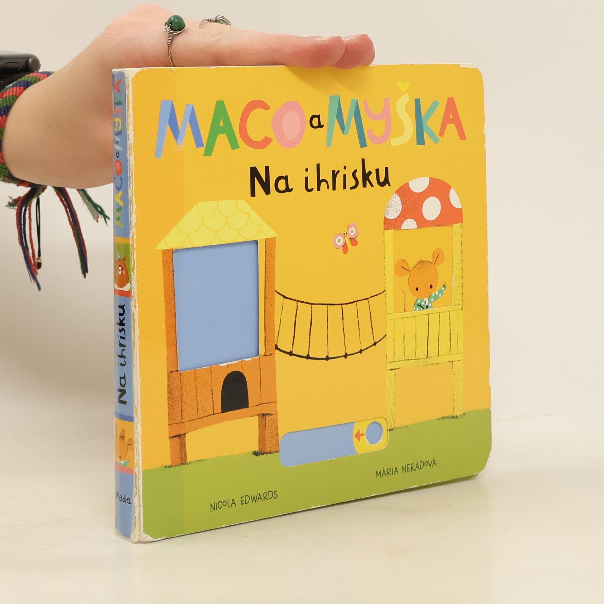 Nicola Edwards Maco a myška: Na ihrisku