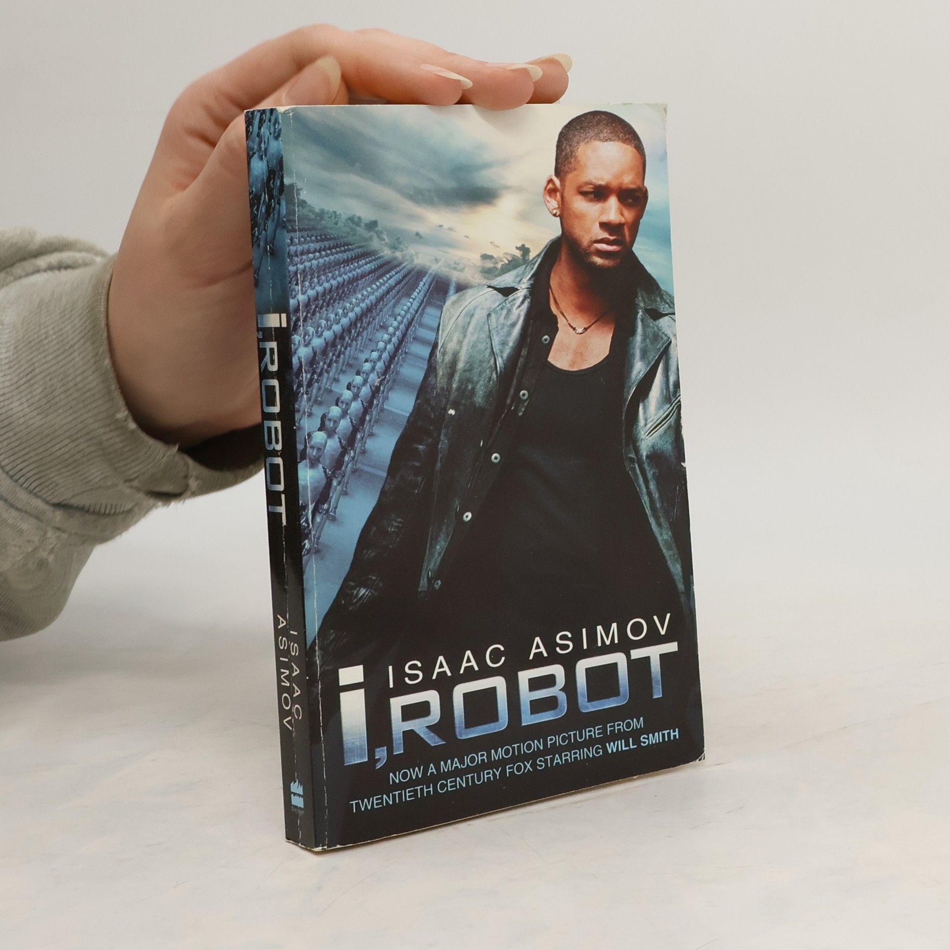 Isaac Asimov I, Robot