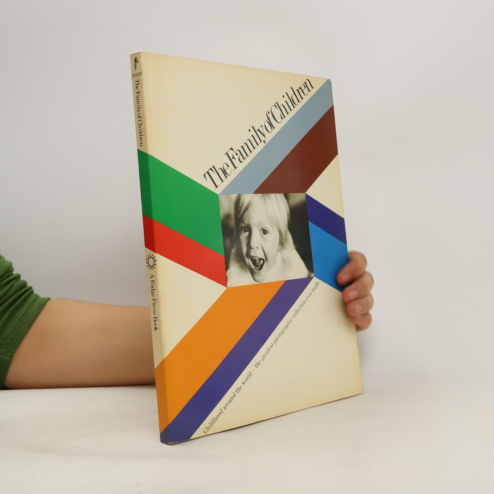 AA.VV. The Family of Children