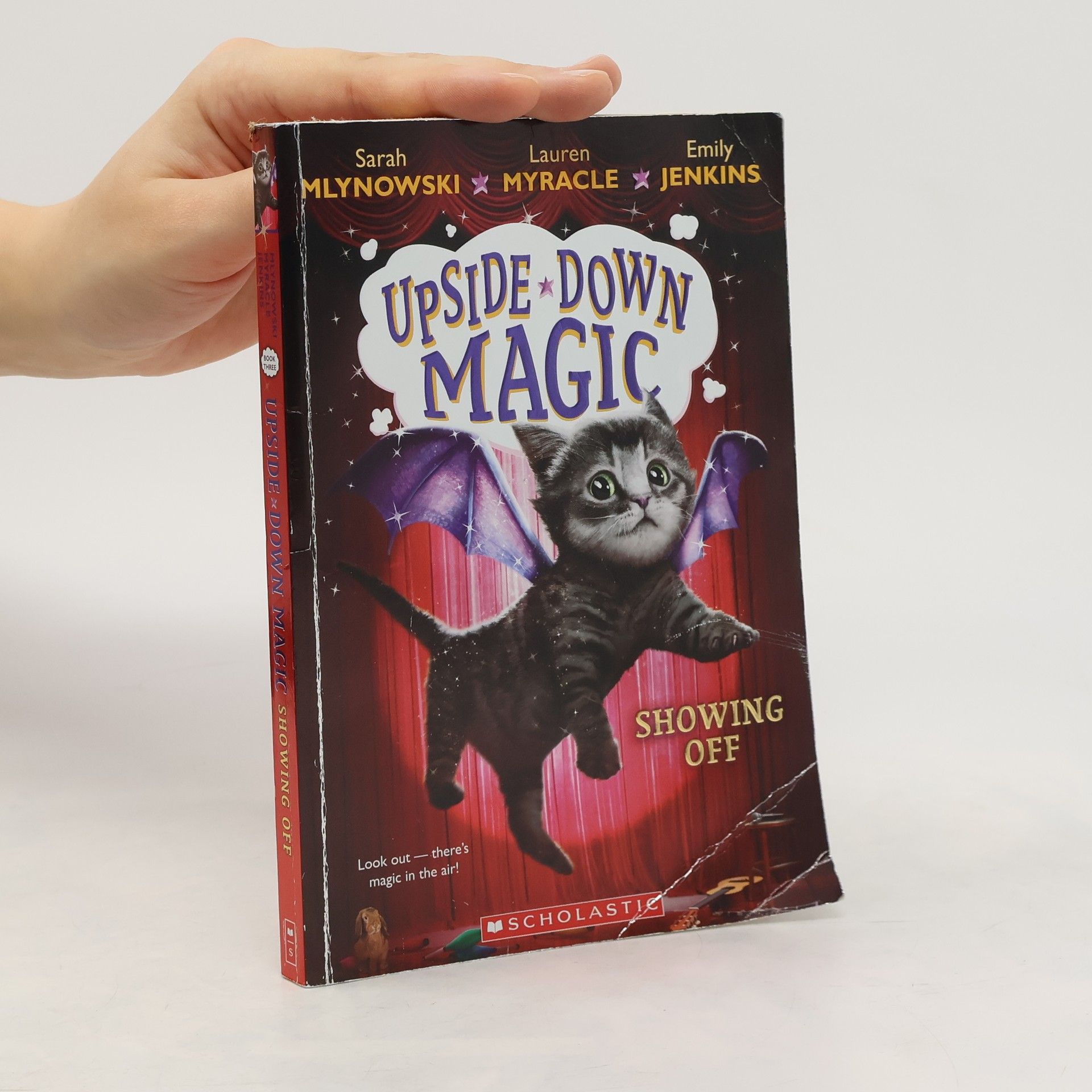 Sarah Mlynowski Showing Off (Upside-Down Magic #3)
